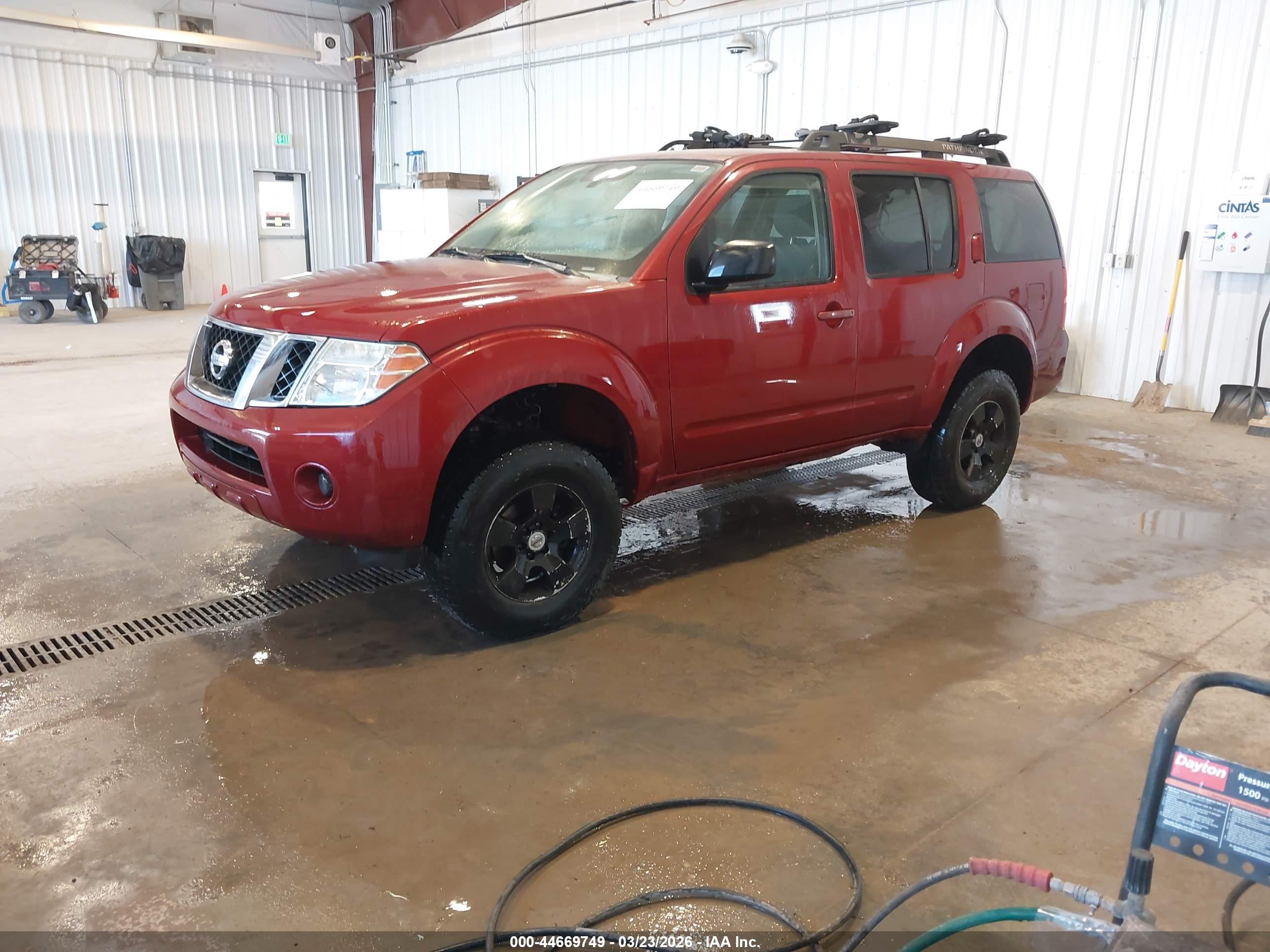 NISSAN PATHFINDER image 2