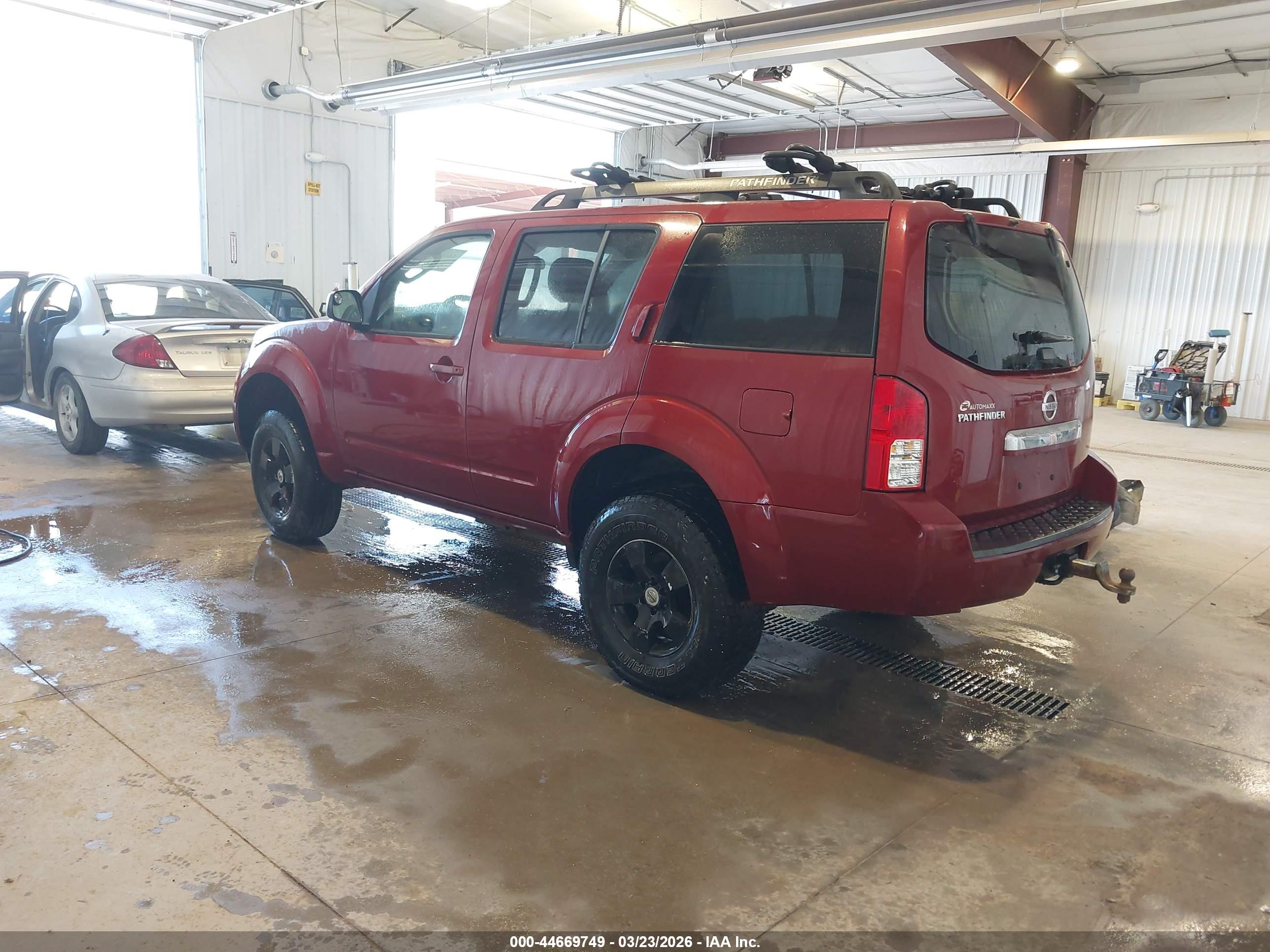 NISSAN PATHFINDER image 3