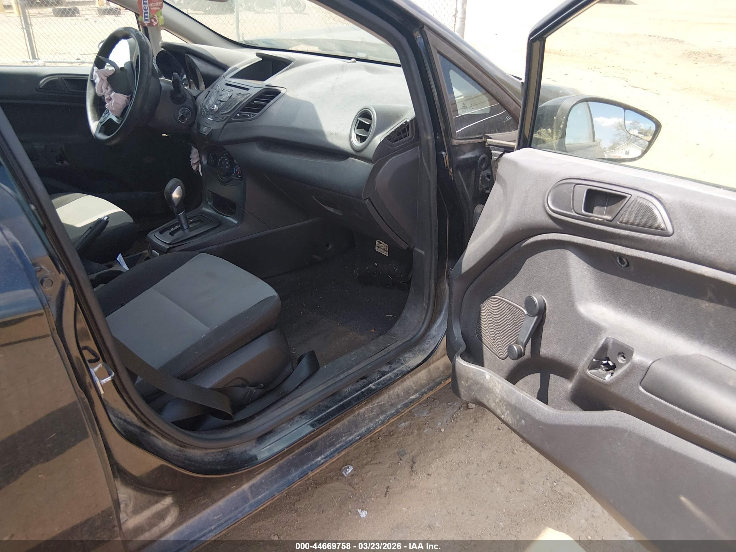 FORD FIESTA image 5