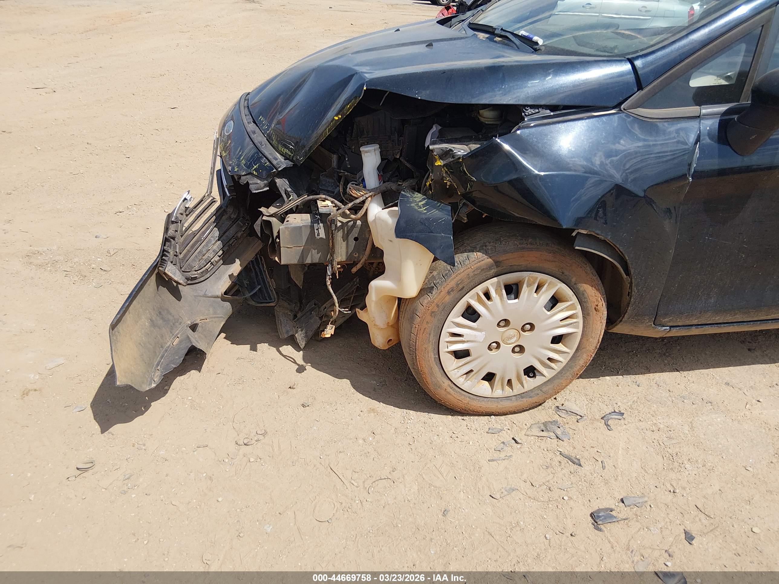 FORD FIESTA image 6