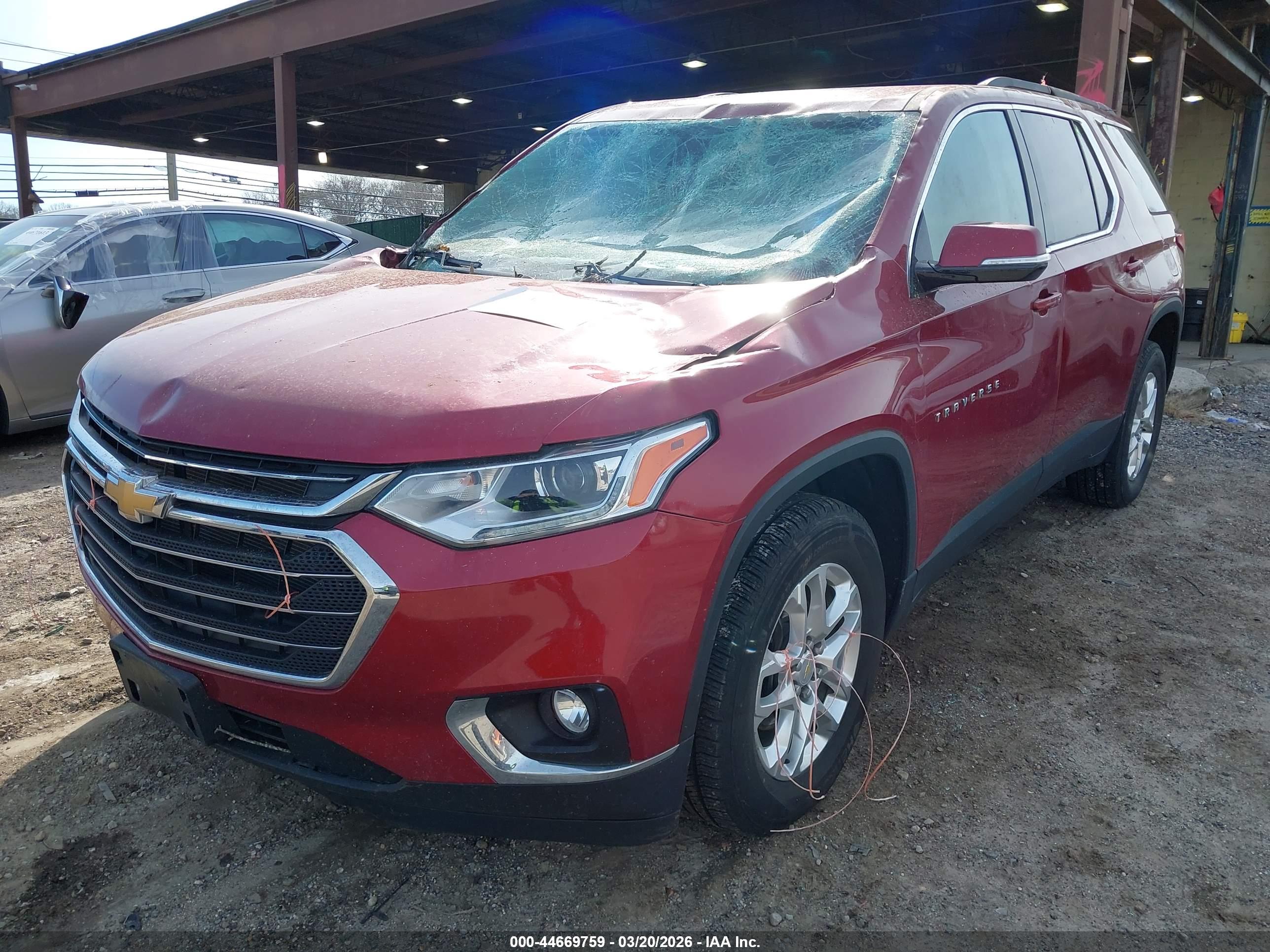 CHEVROLET TRAVERSE image 2