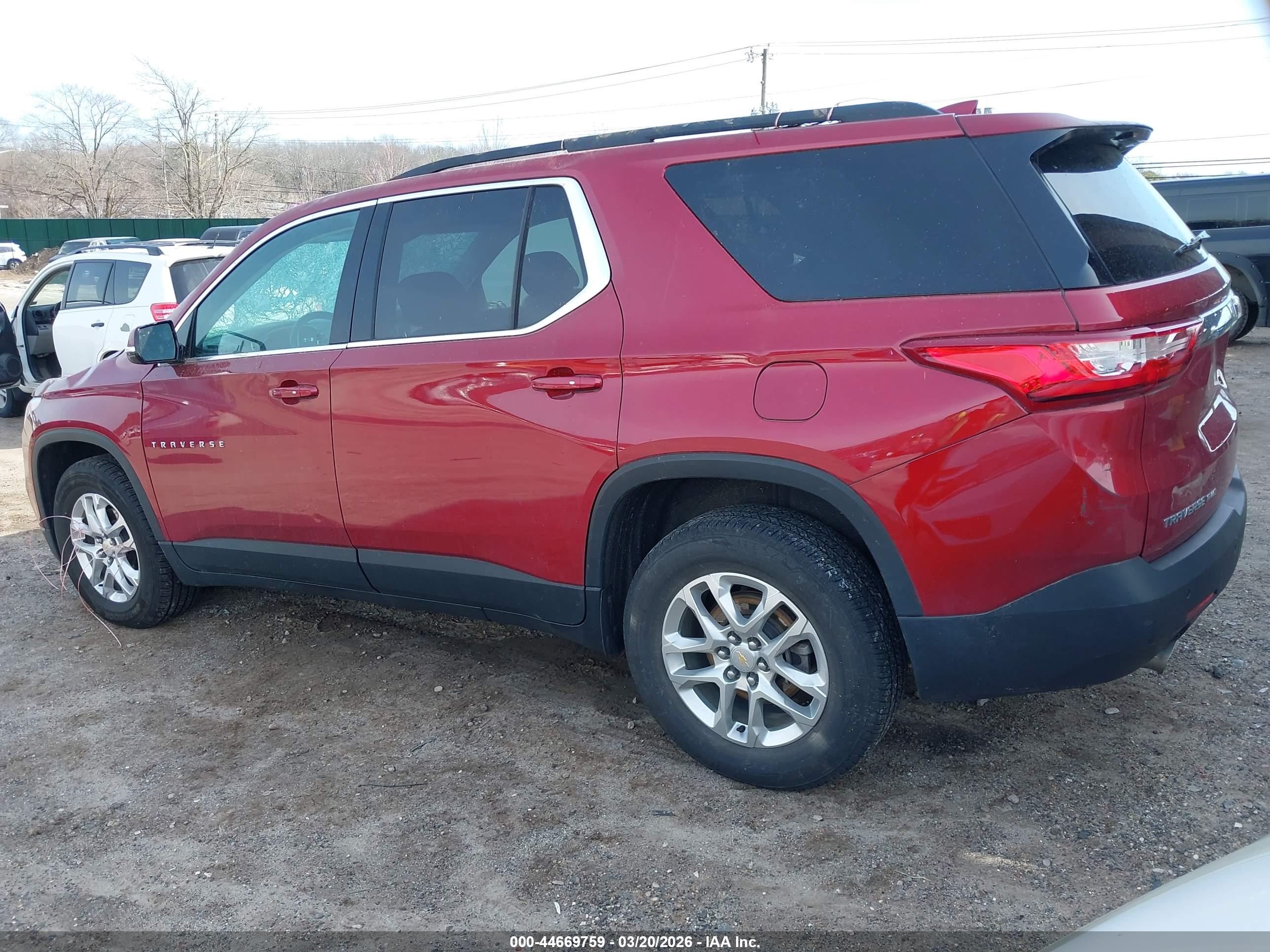 CHEVROLET TRAVERSE image 3