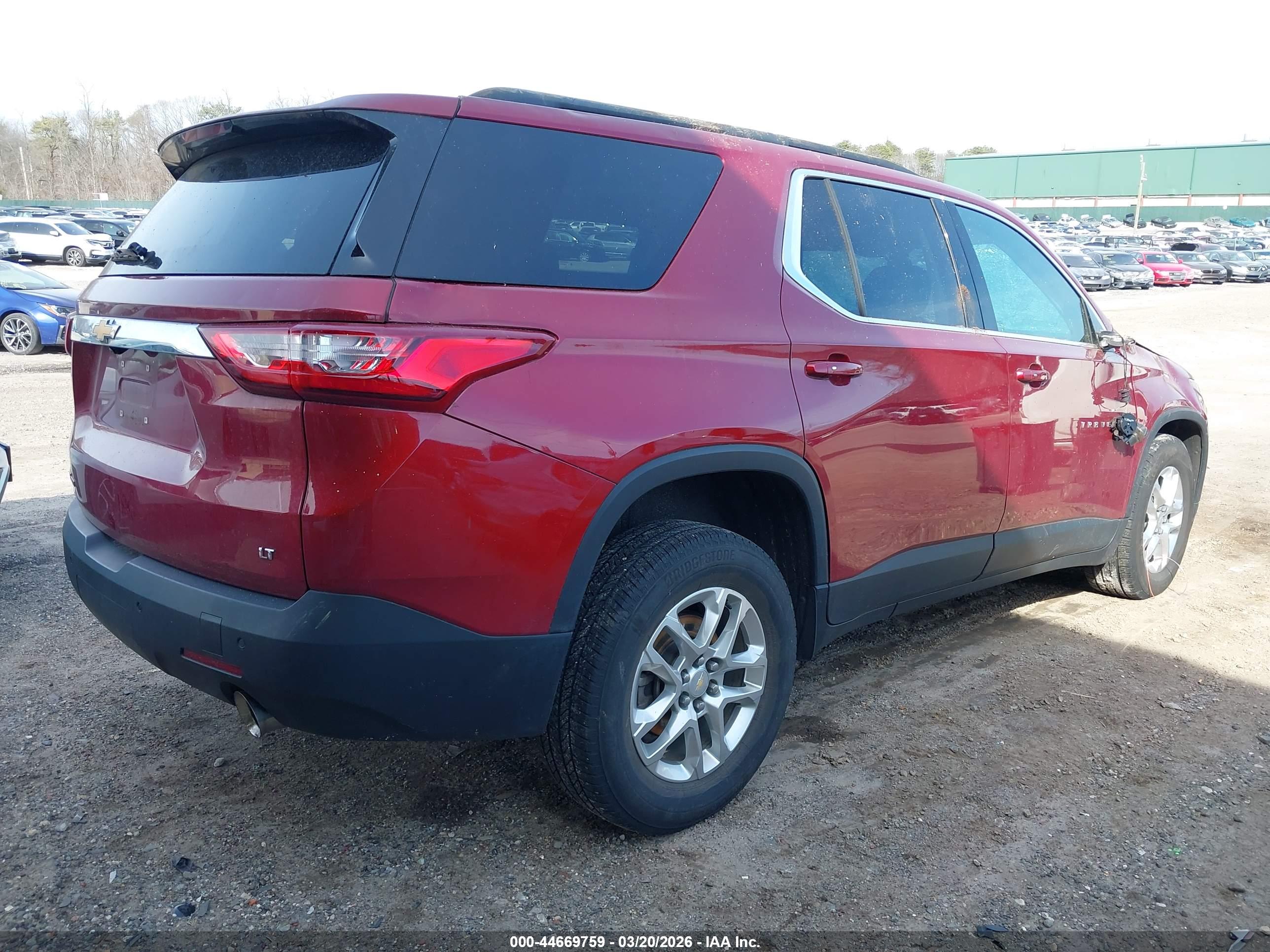 CHEVROLET TRAVERSE image 4