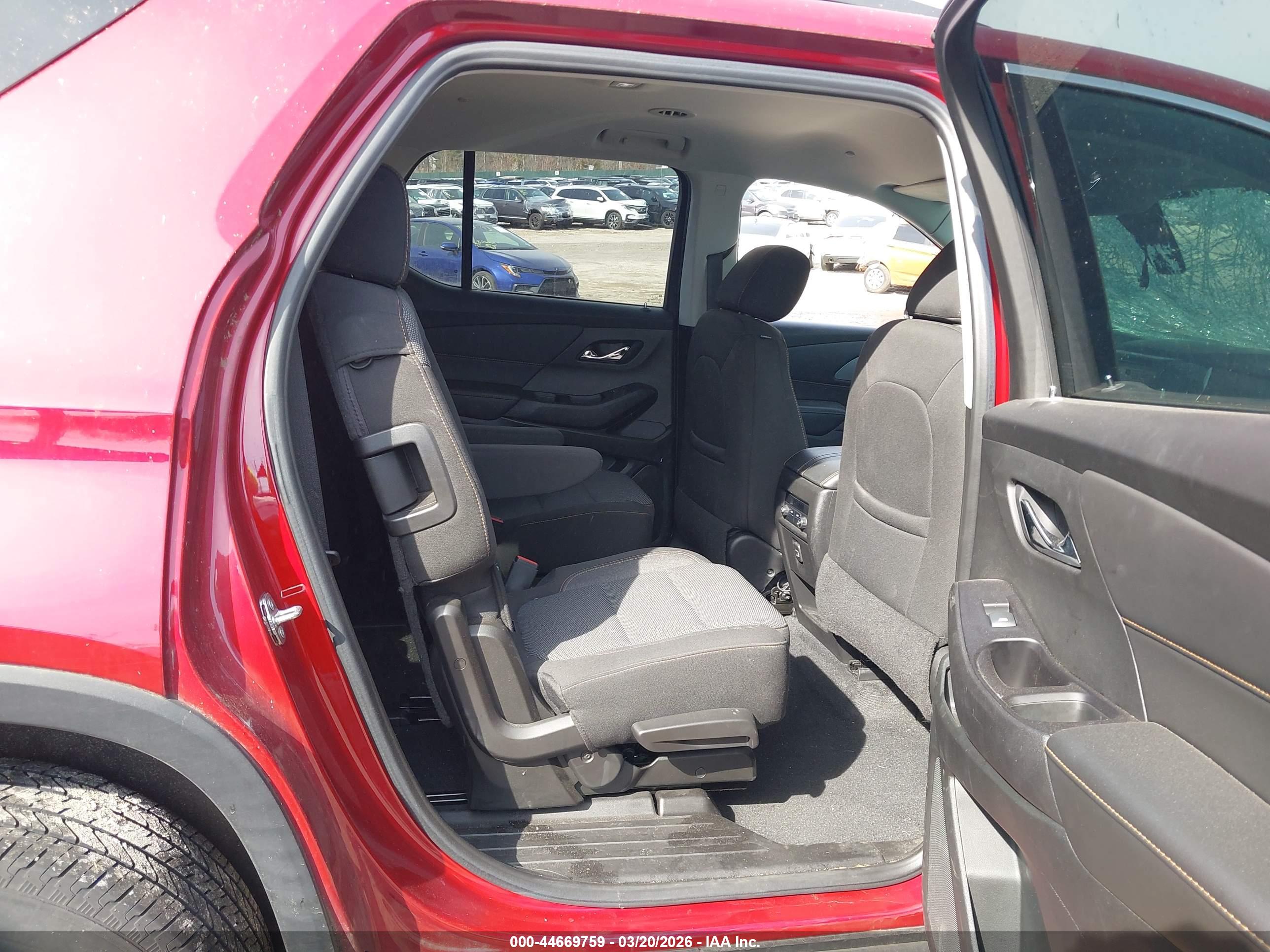 CHEVROLET TRAVERSE image 8