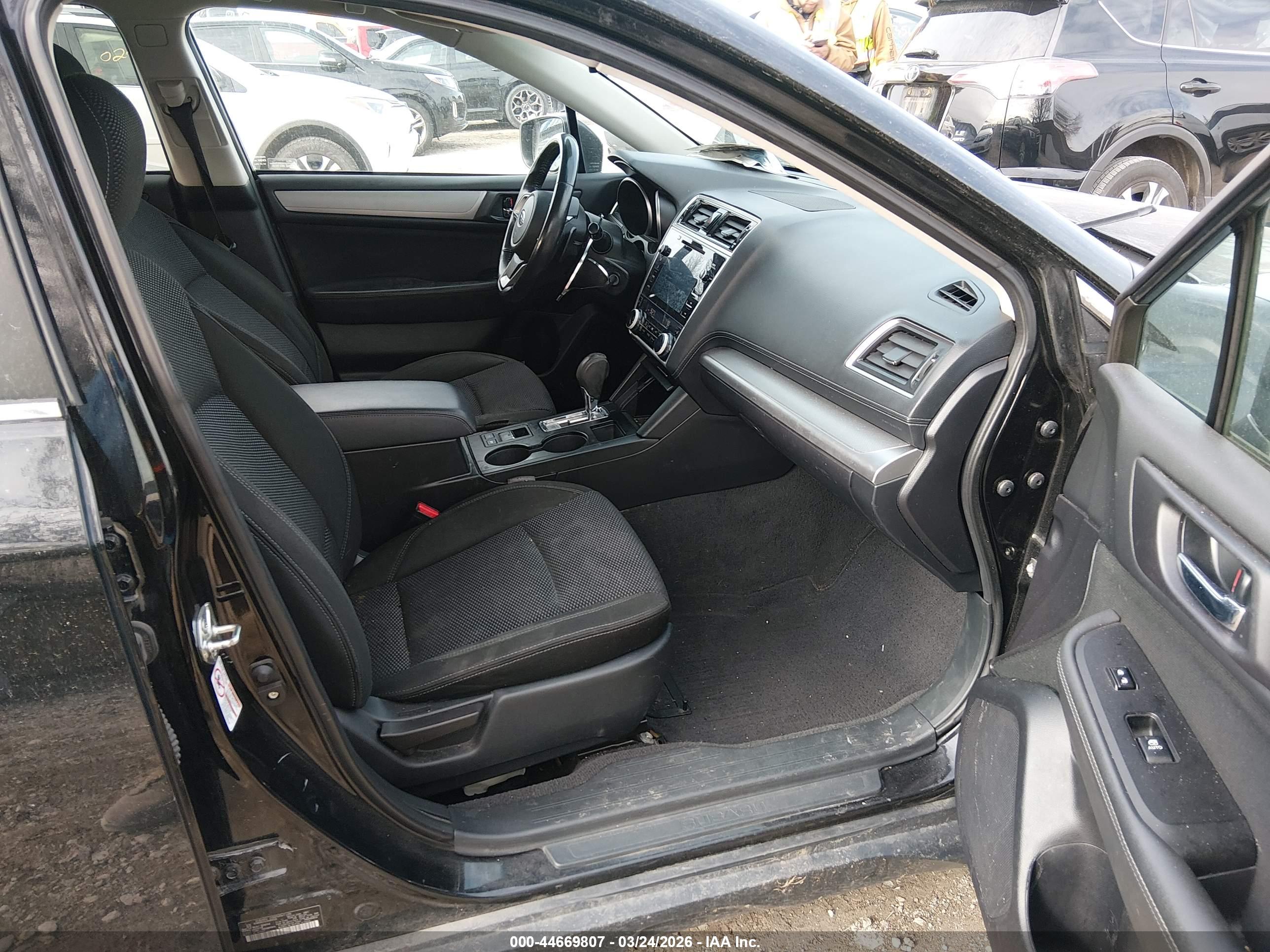 SUBARU OUTBACK image 5