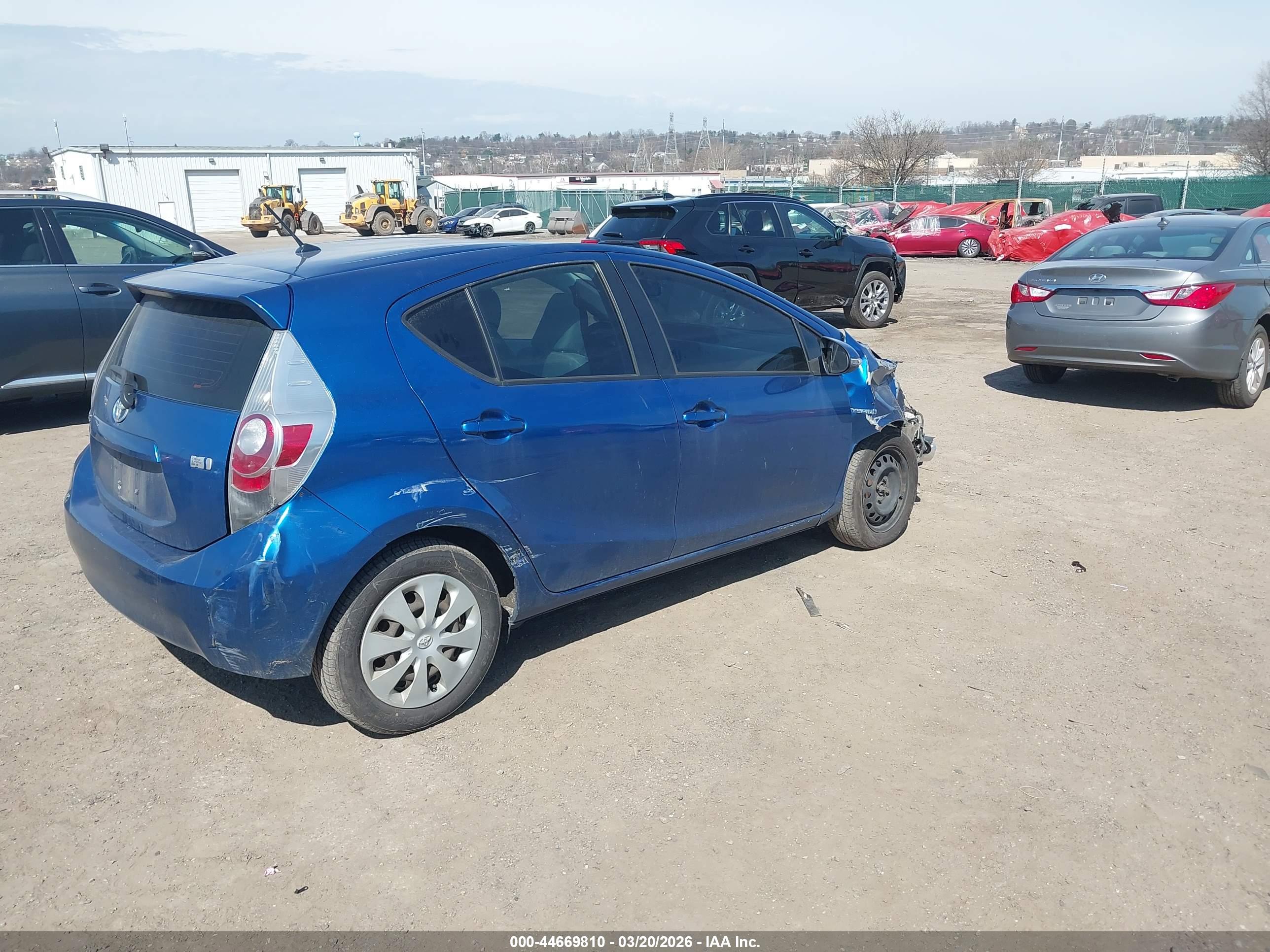 TOYOTA PRIUS image 4