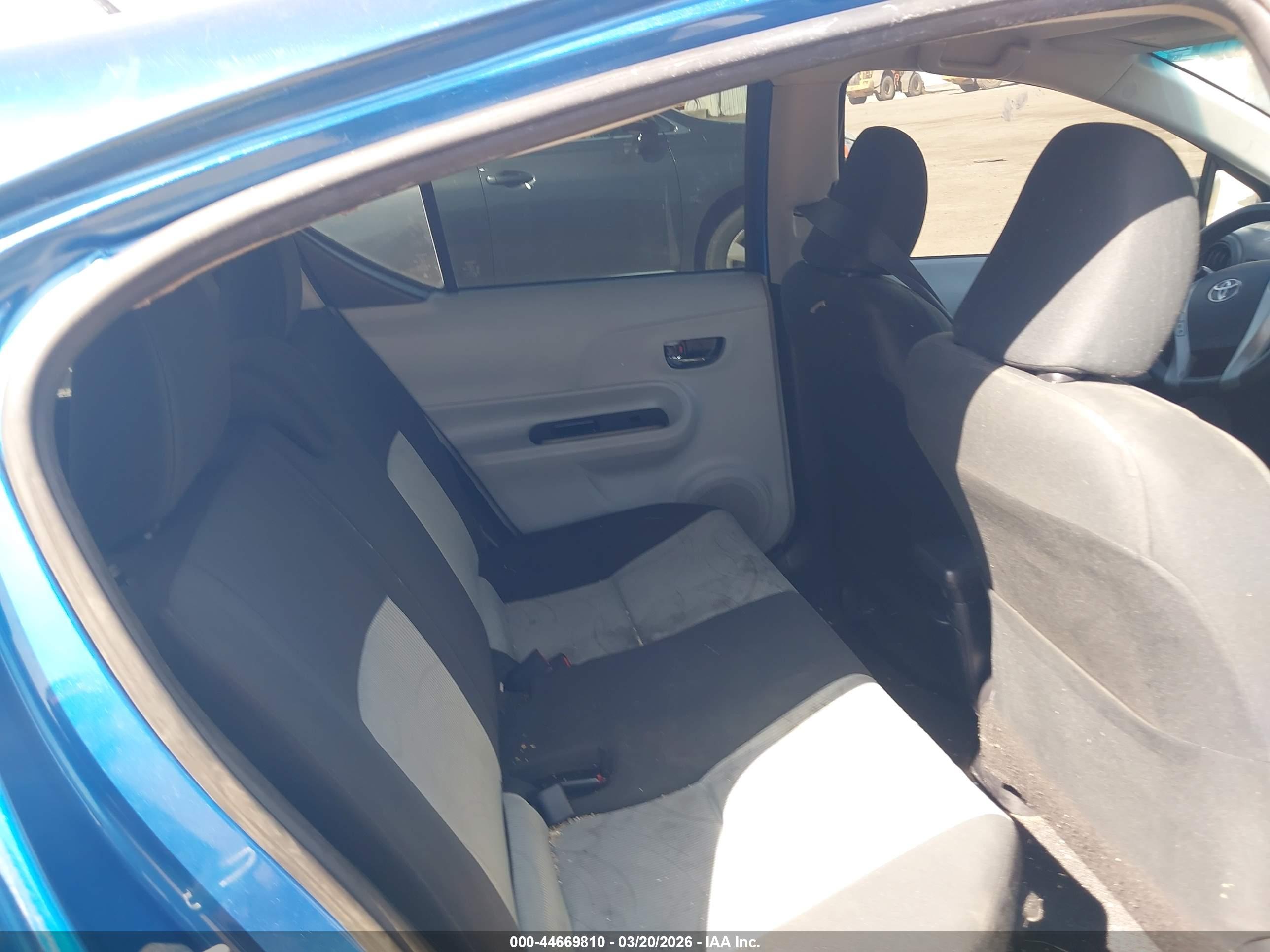 TOYOTA PRIUS image 8