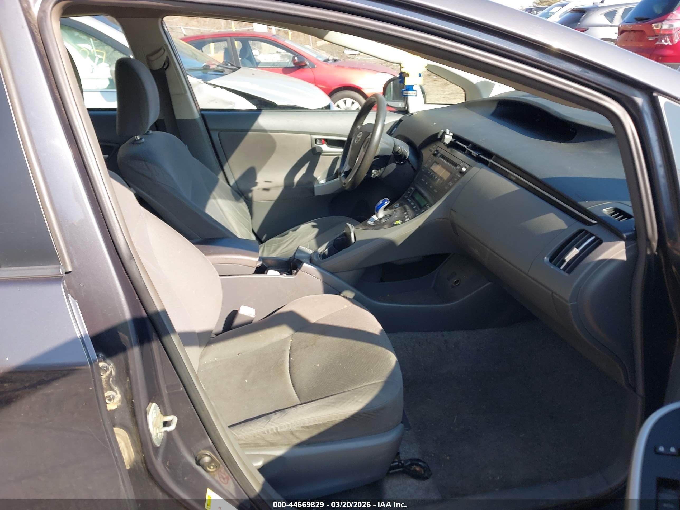 TOYOTA PRIUS image 5