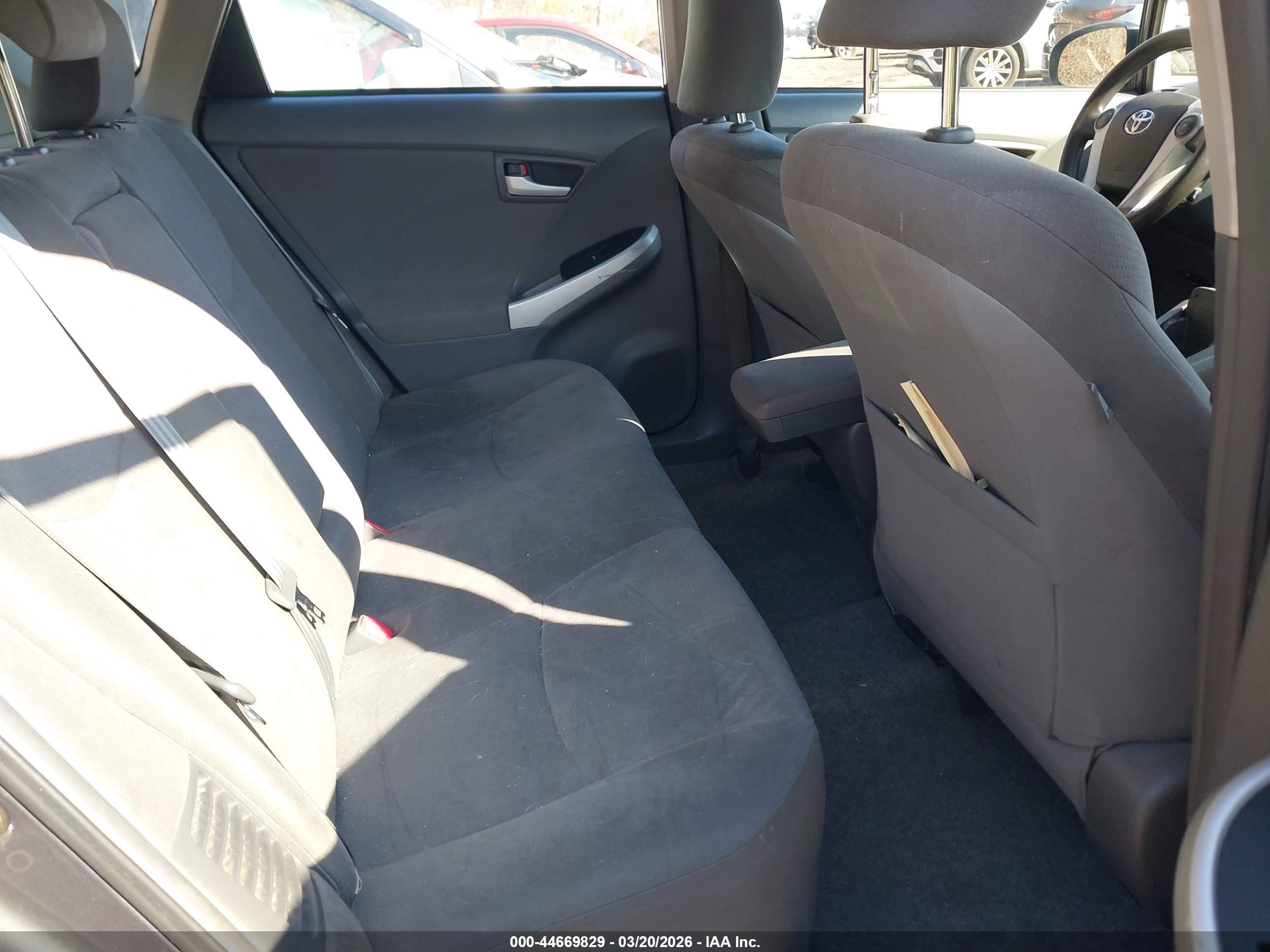 TOYOTA PRIUS image 8