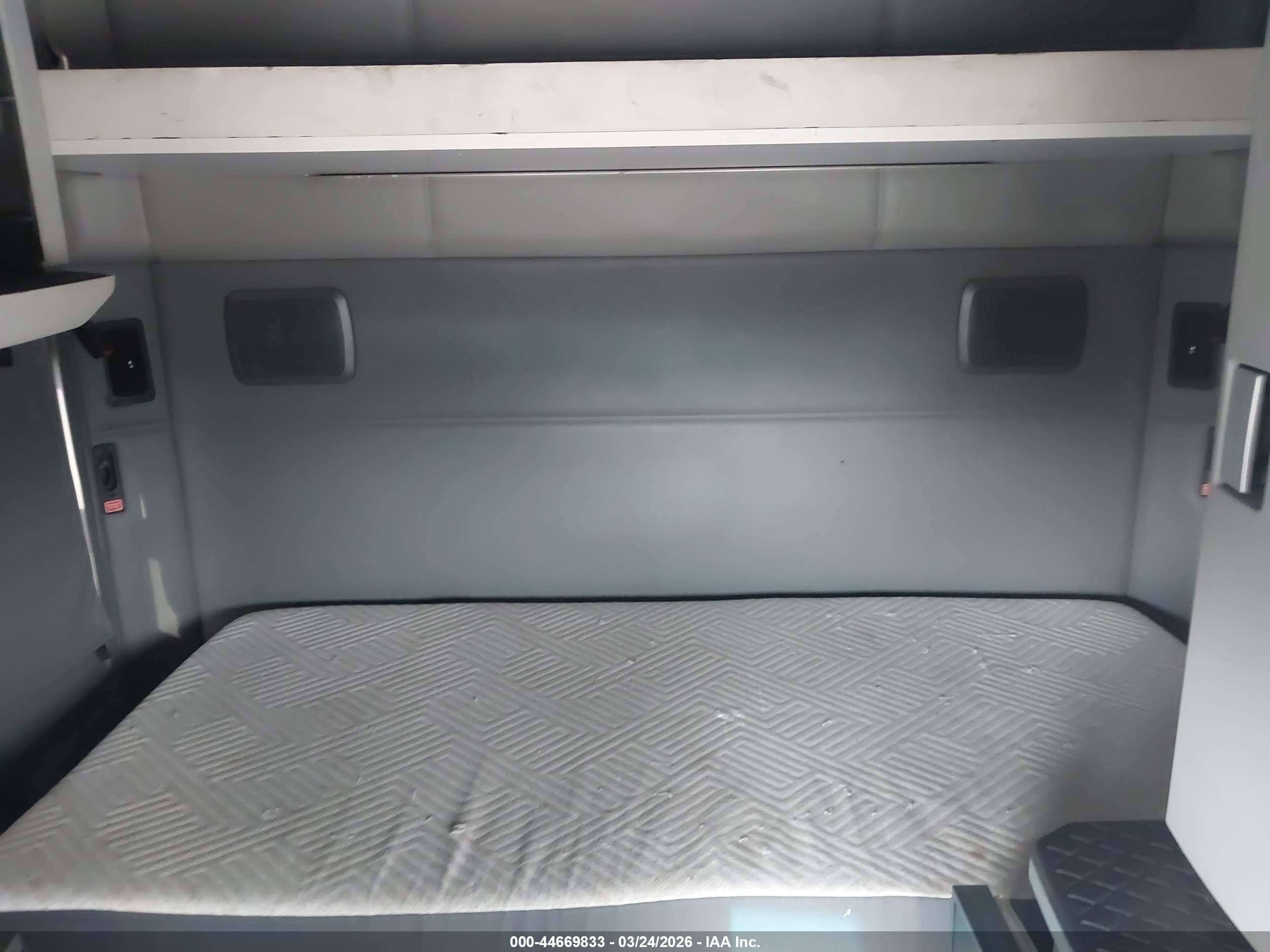 KENWORTH T680 image 7