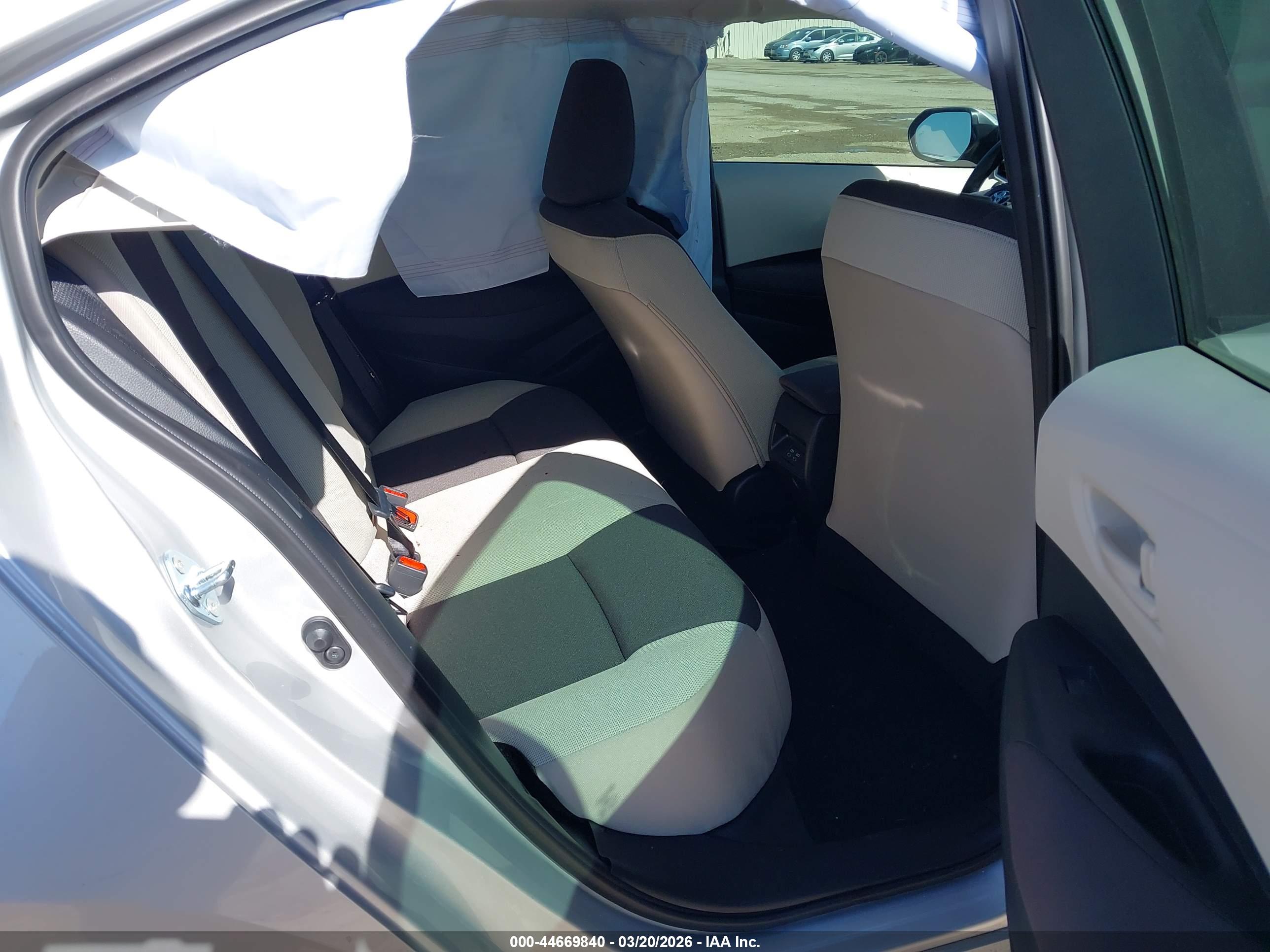 TOYOTA COROLLA image 8