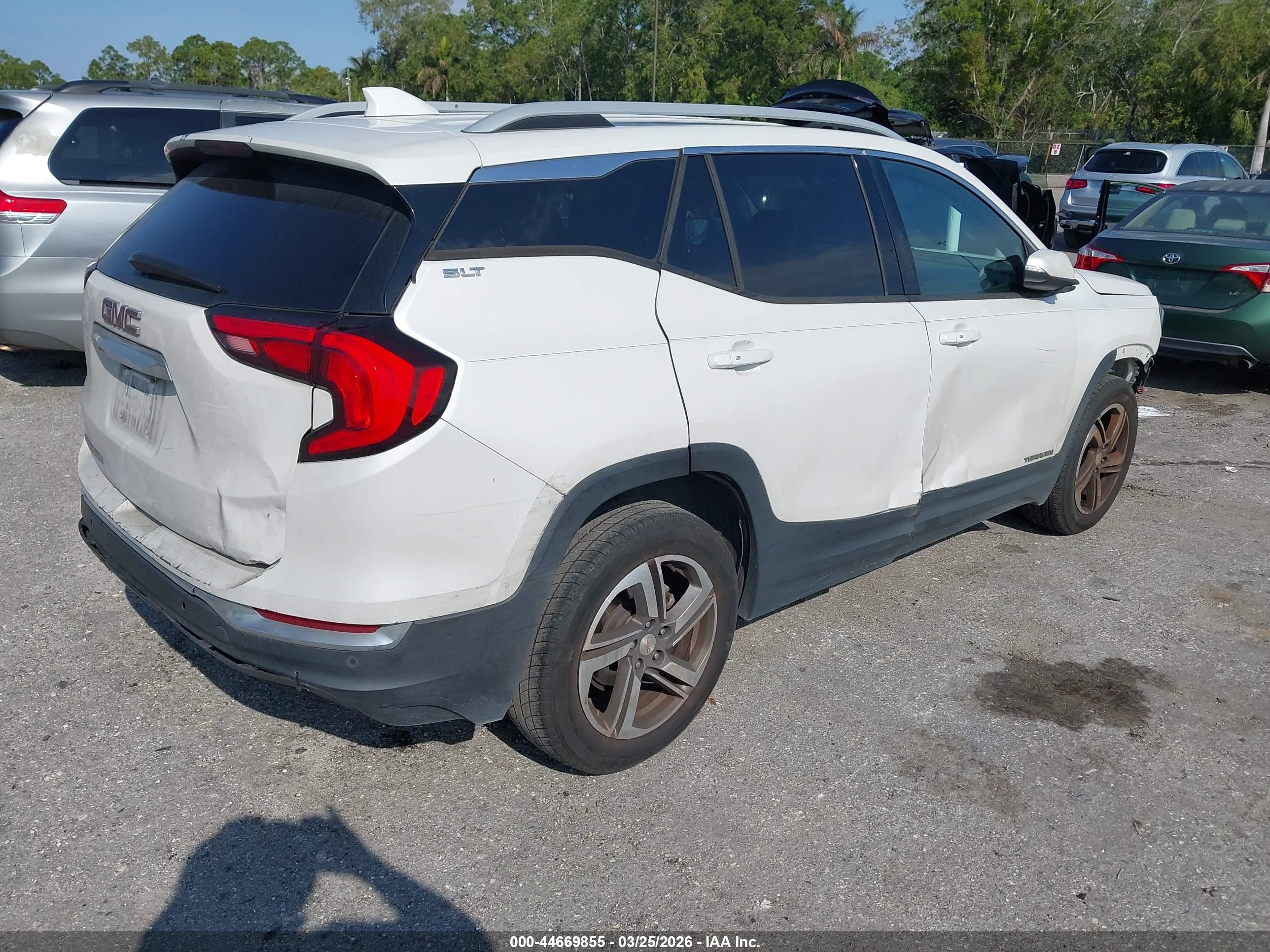 GMC TERRAIN image 4