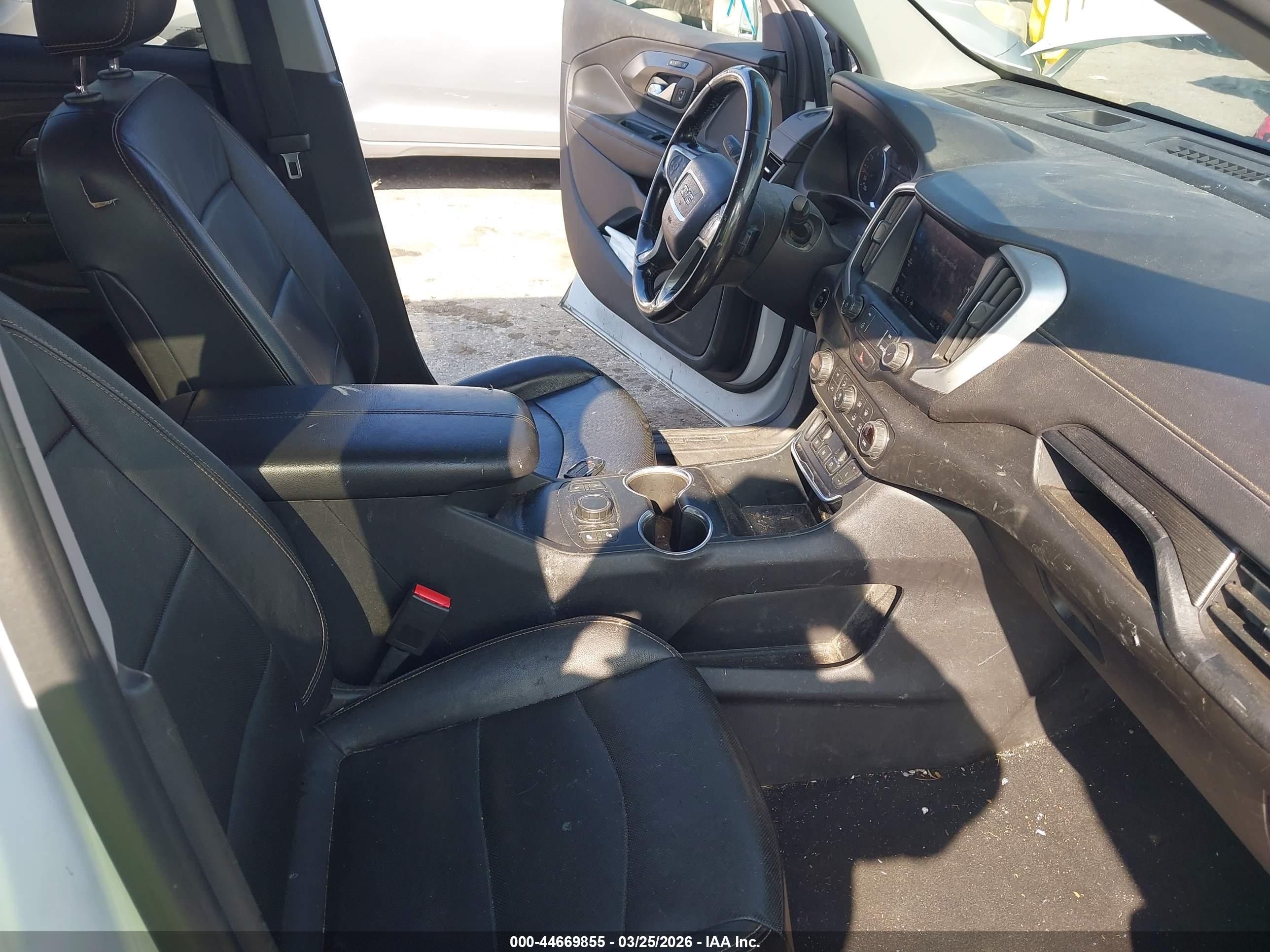 GMC TERRAIN image 5