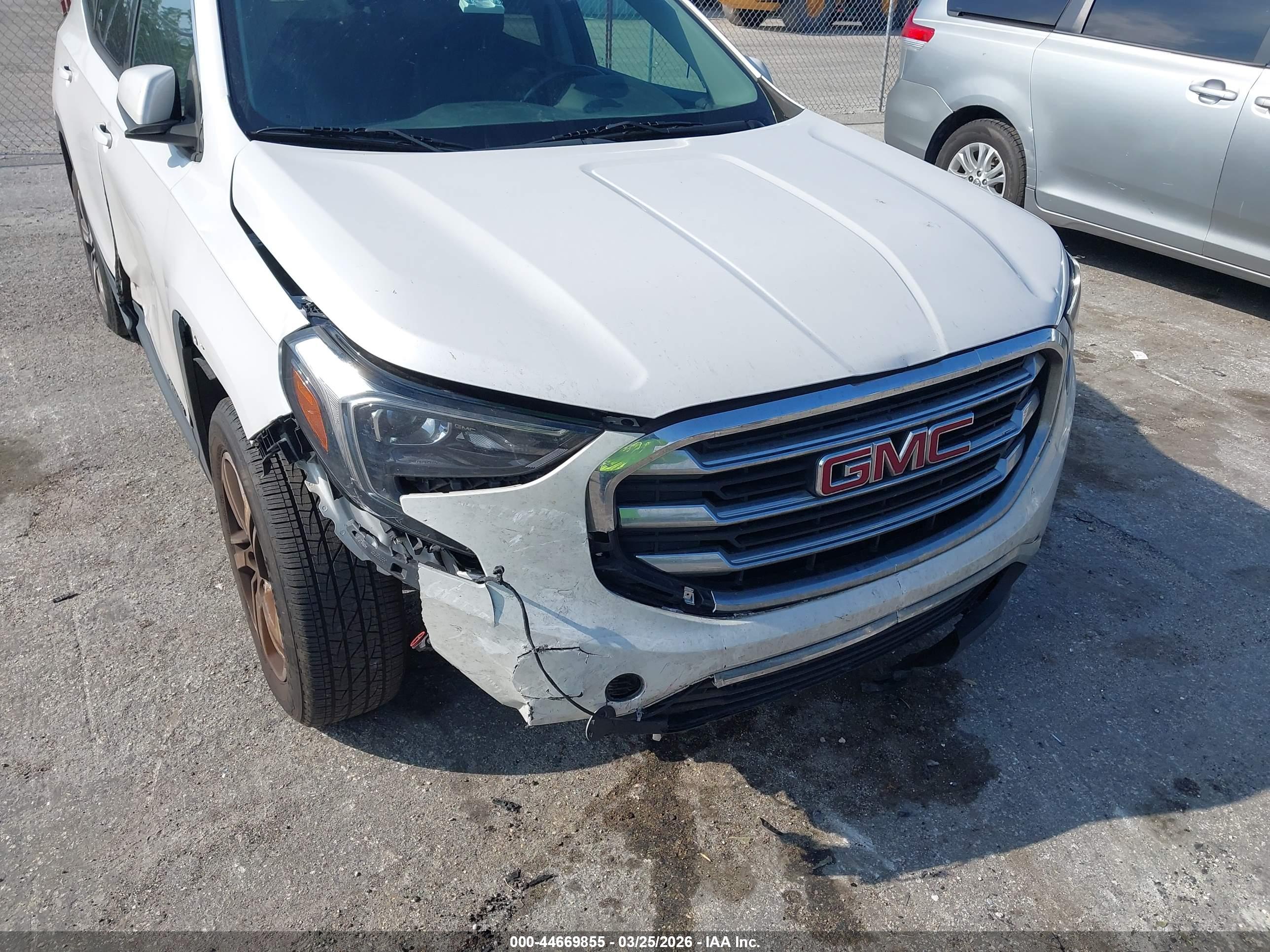 GMC TERRAIN image 6