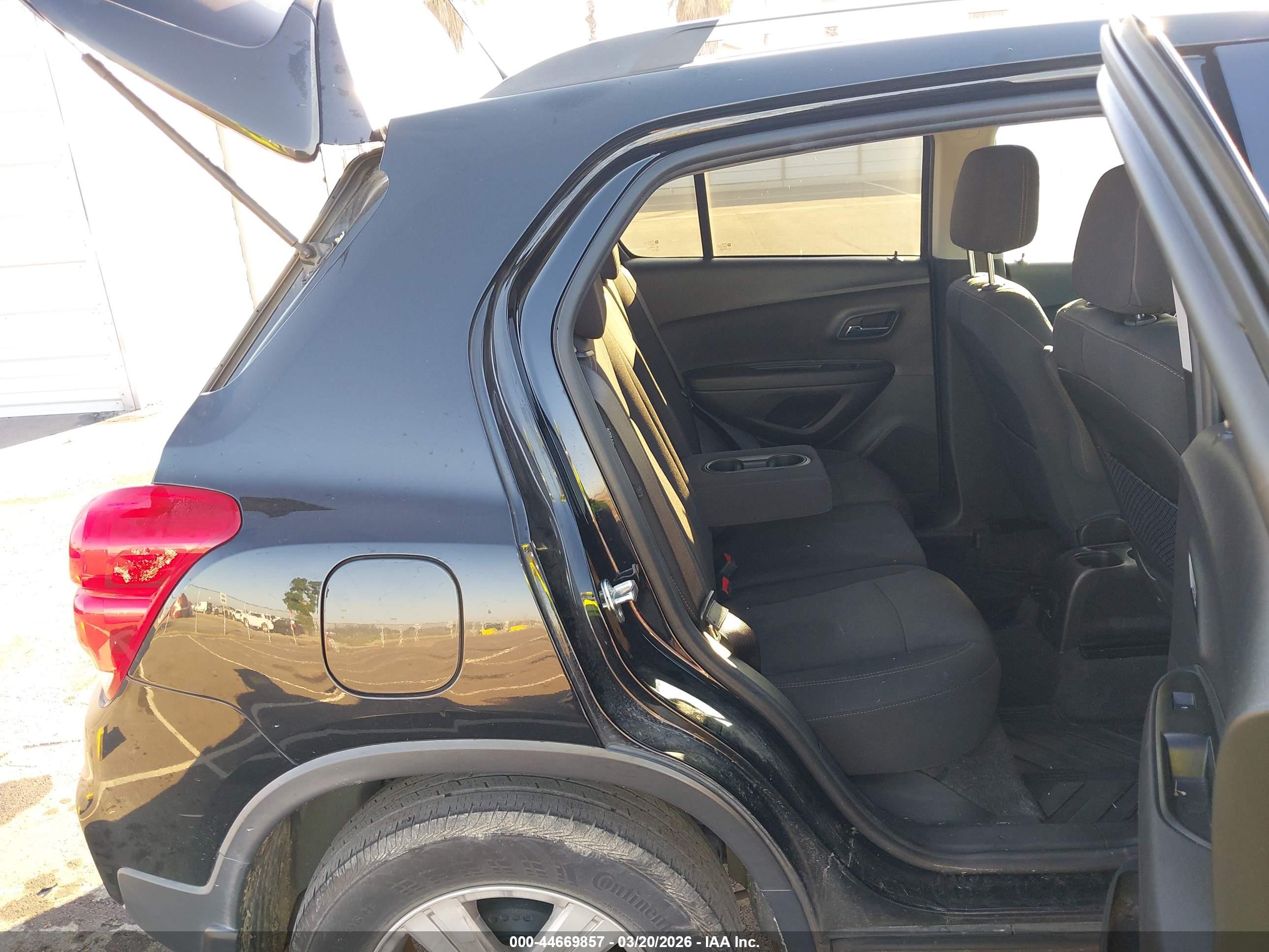 CHEVROLET TRAX image 8