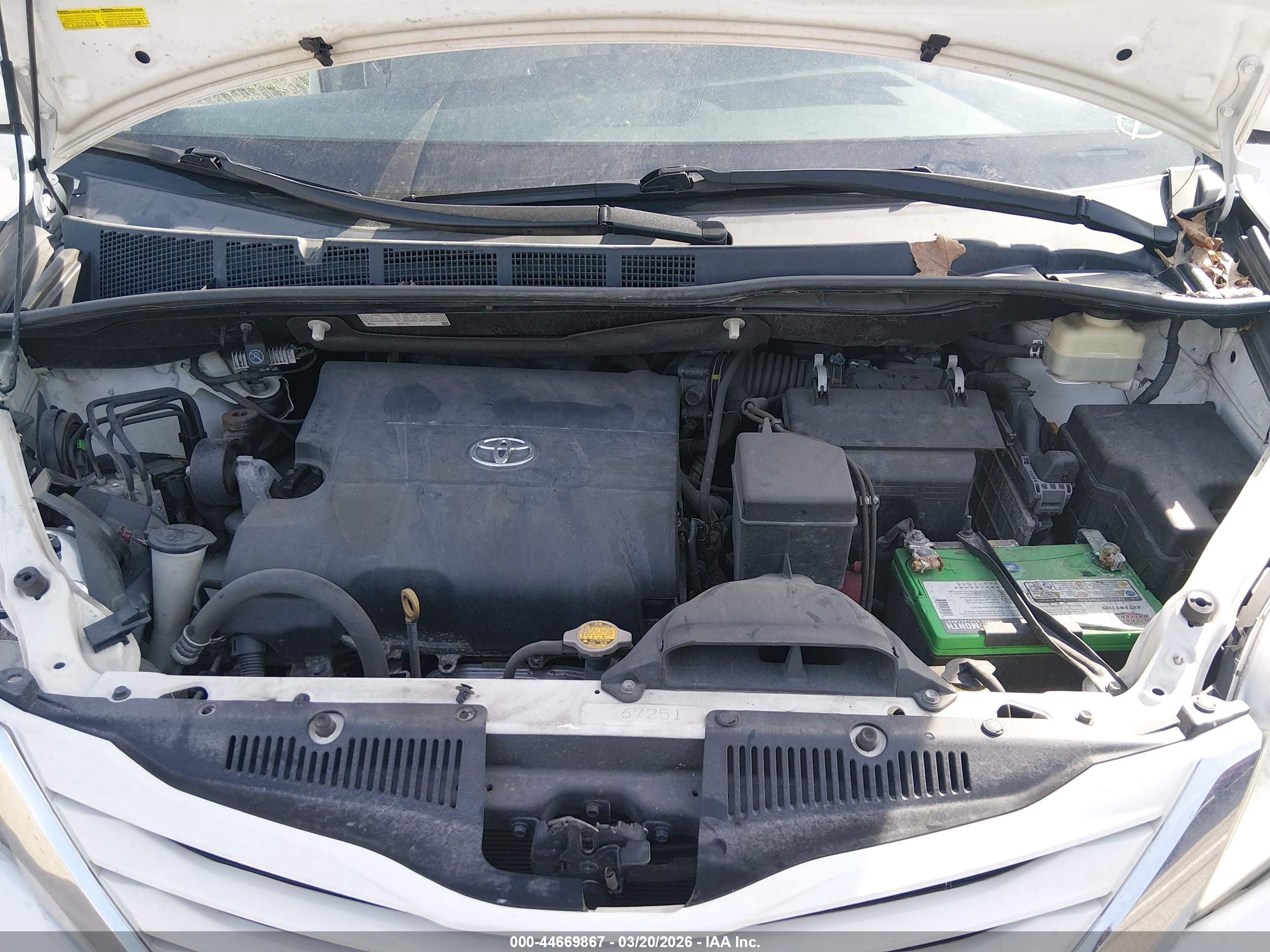TOYOTA SIENNA image 10