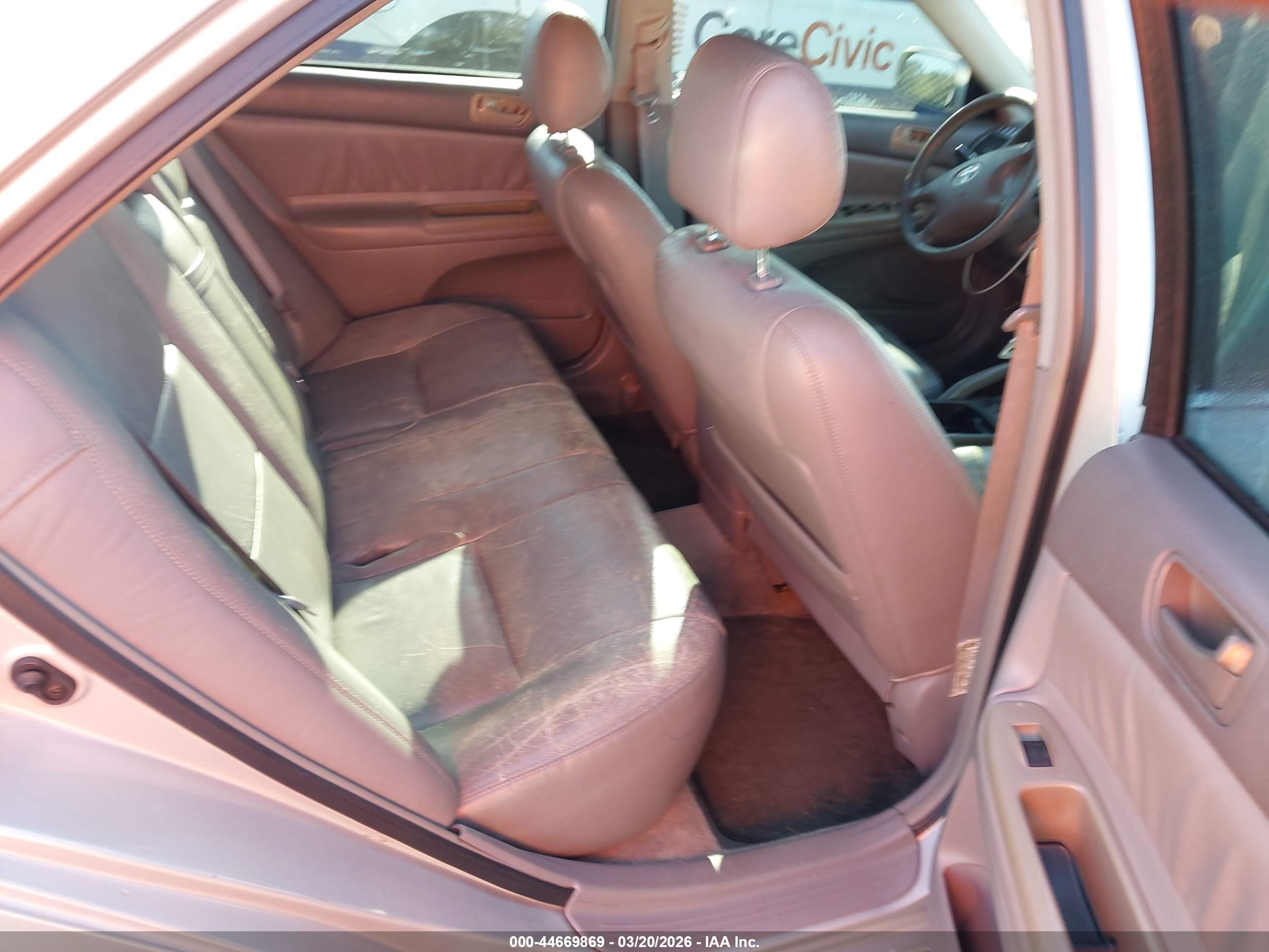 TOYOTA CAMRY image 8