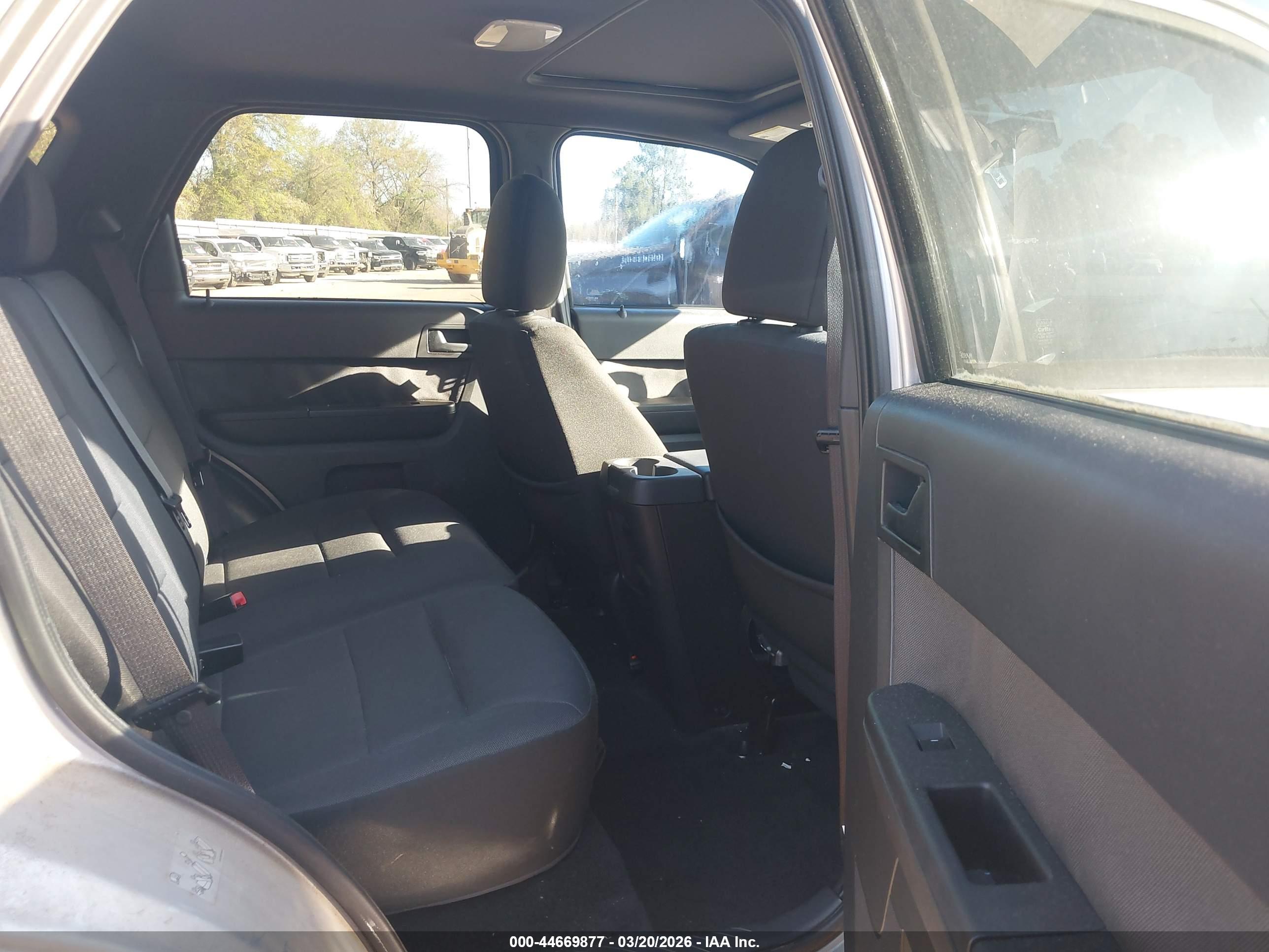 FORD ESCAPE image 8
