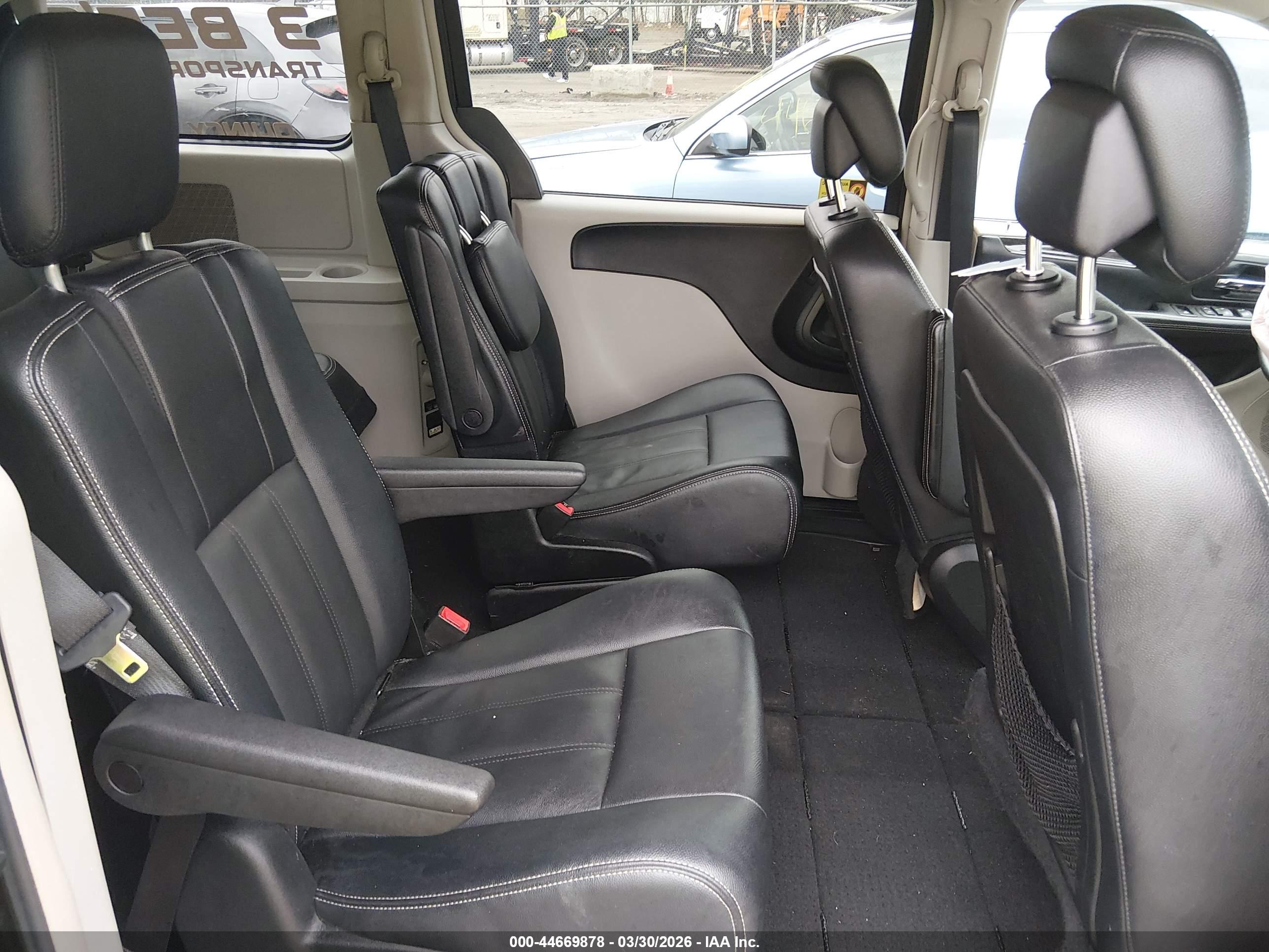 CHRYSLER TOWN image 8