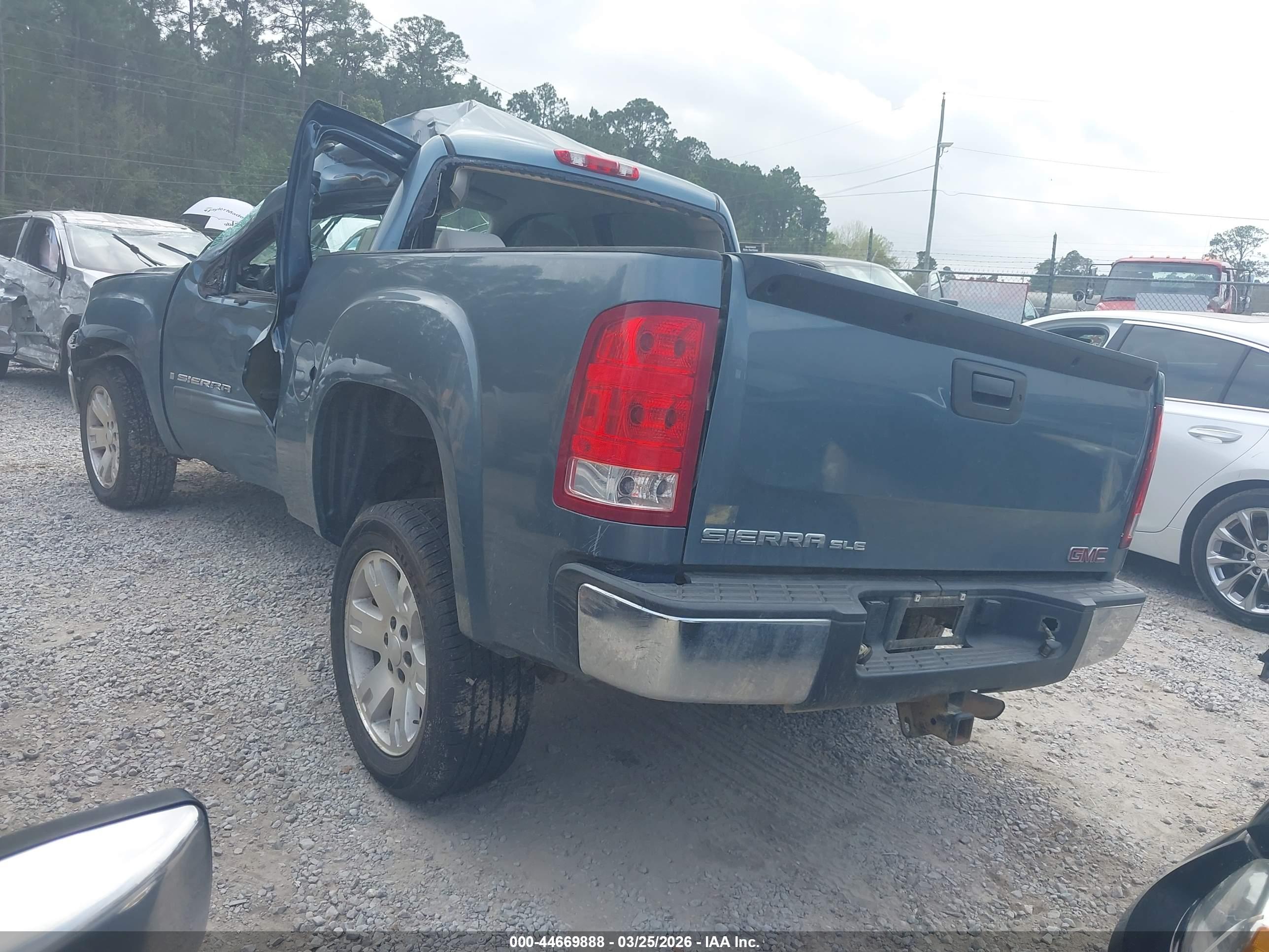GMC SIERRA image 3