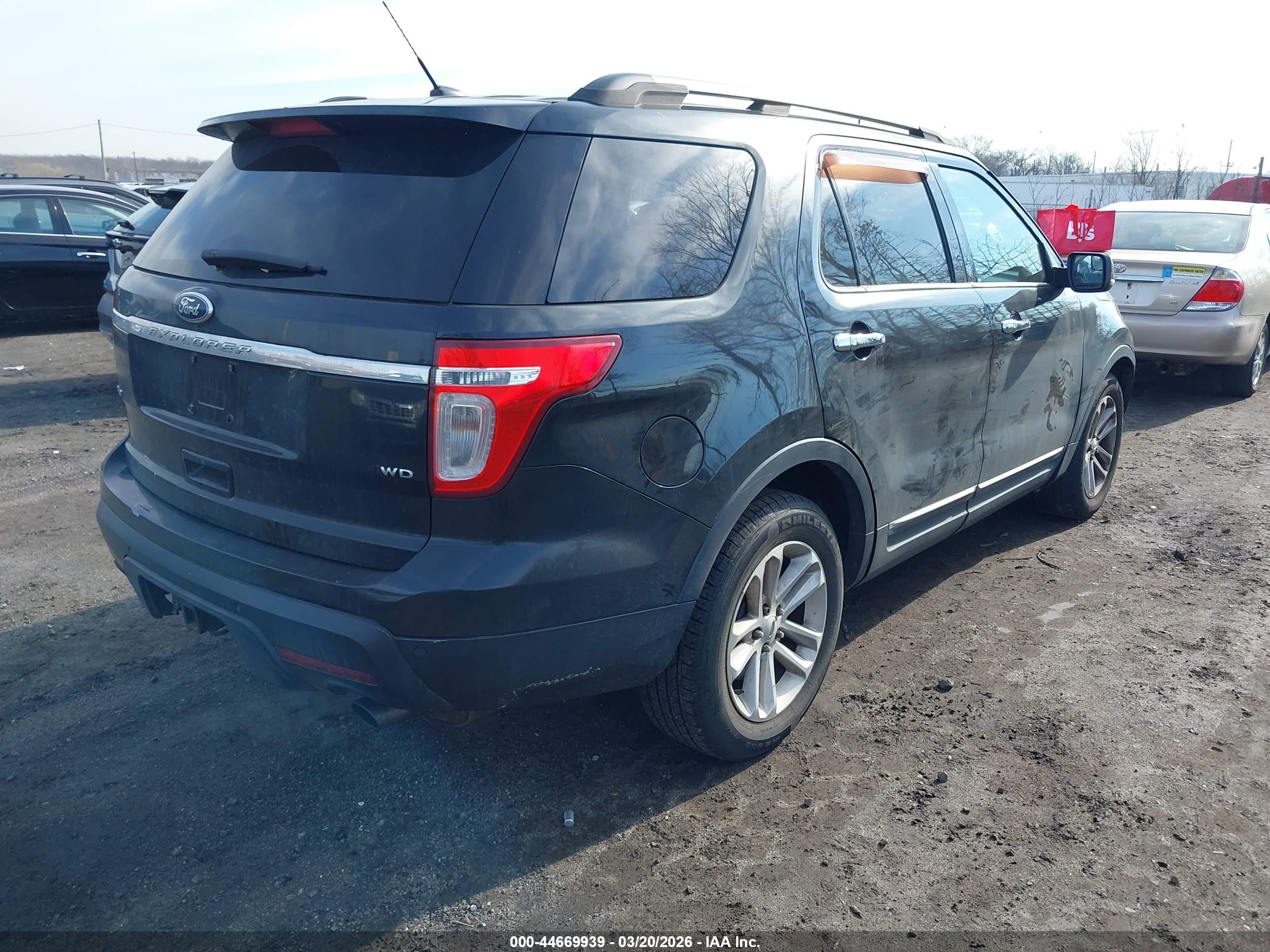 FORD EXPLORER image 4