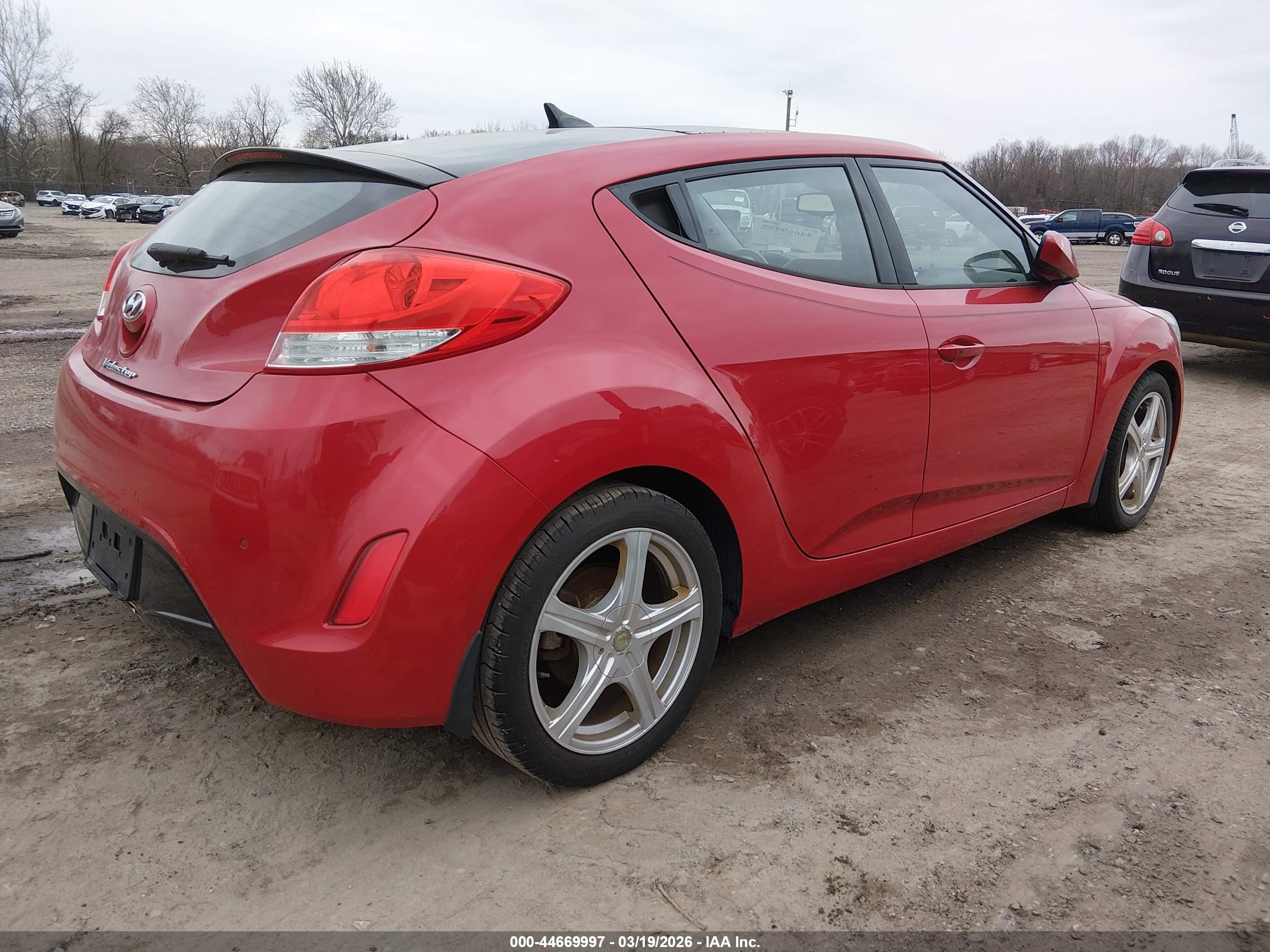 HYUNDAI VELOSTER image 4