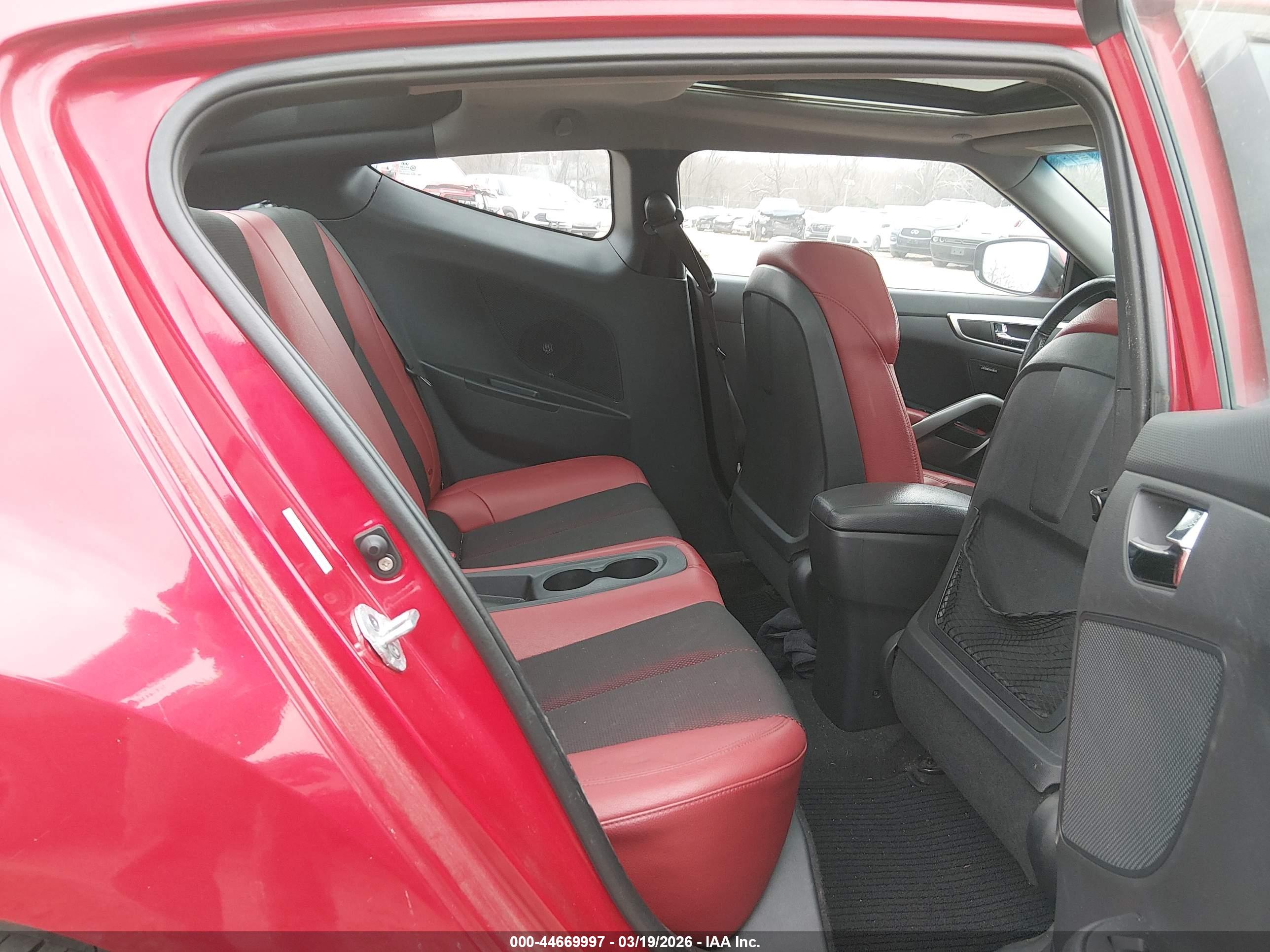 HYUNDAI VELOSTER image 8