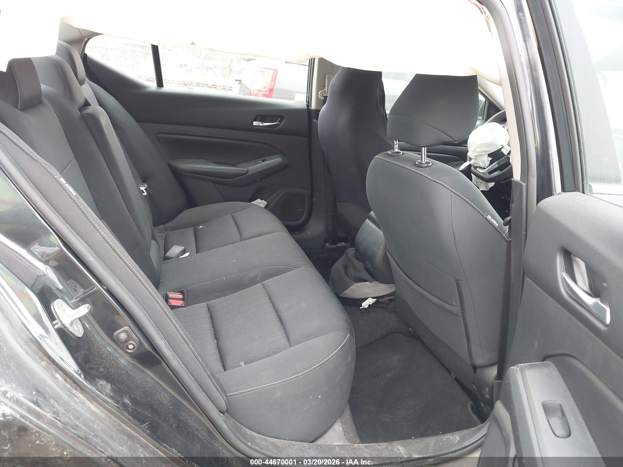 NISSAN ALTIMA image 8