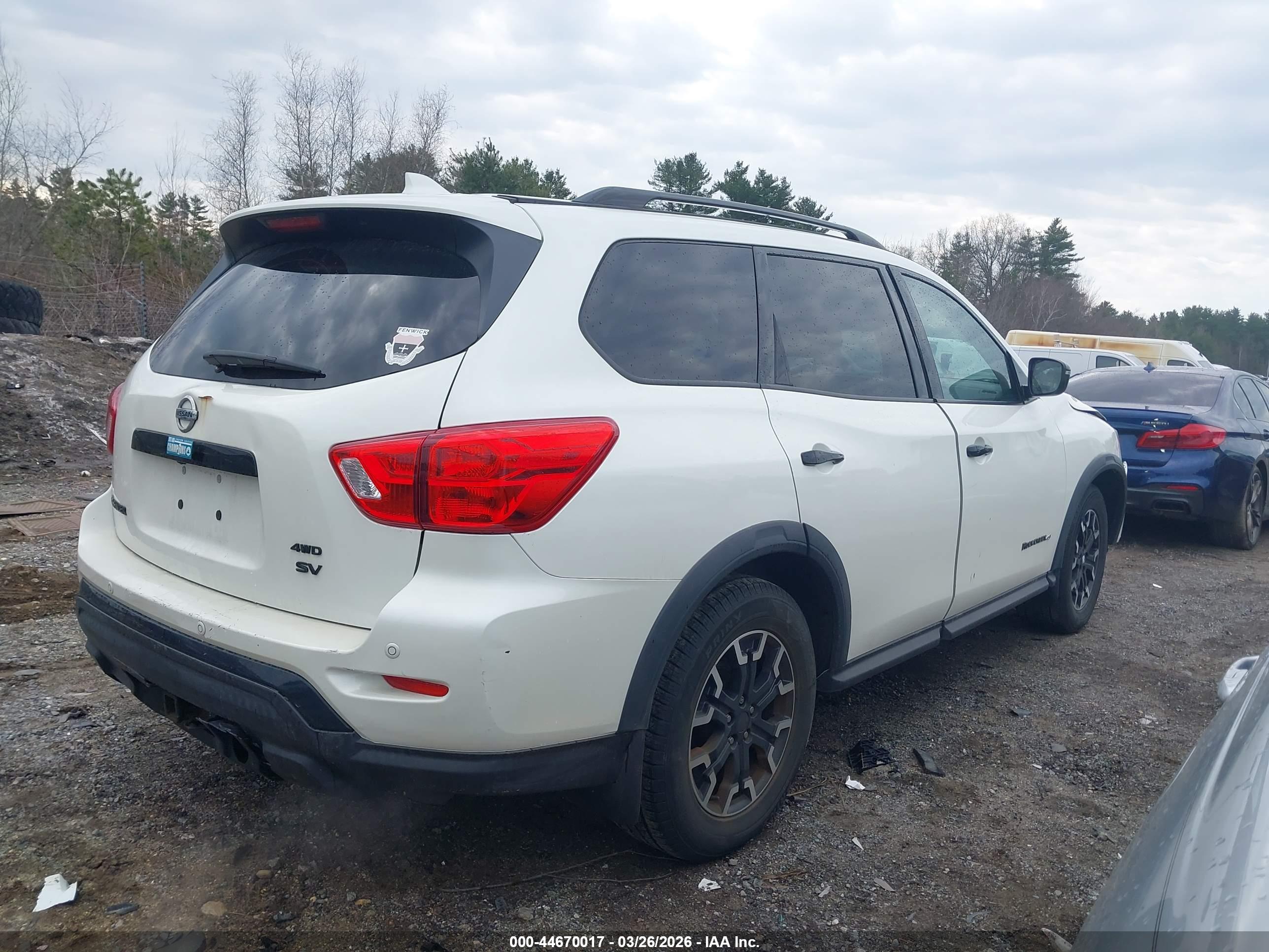NISSAN PATHFINDER image 4