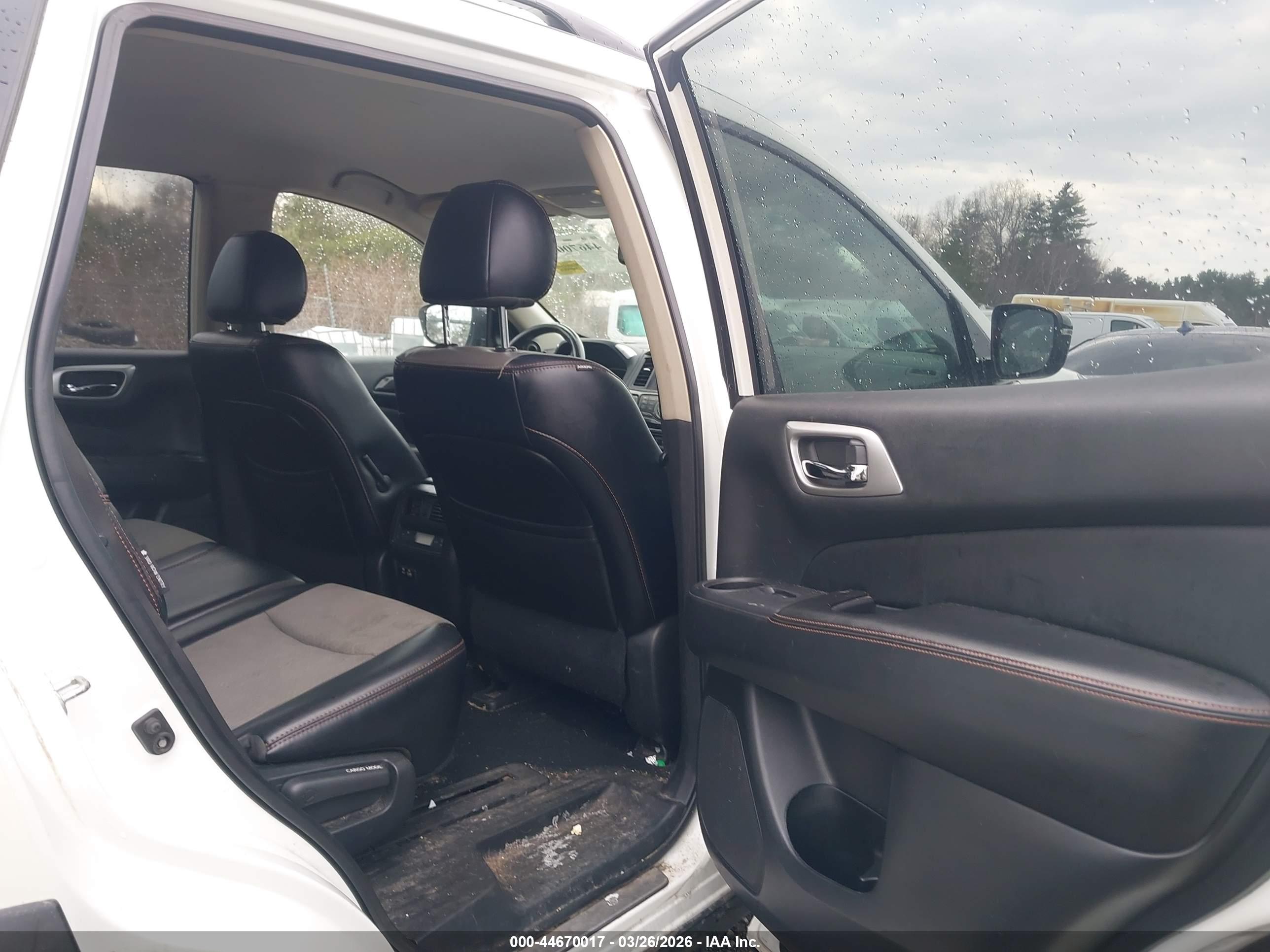 NISSAN PATHFINDER image 8