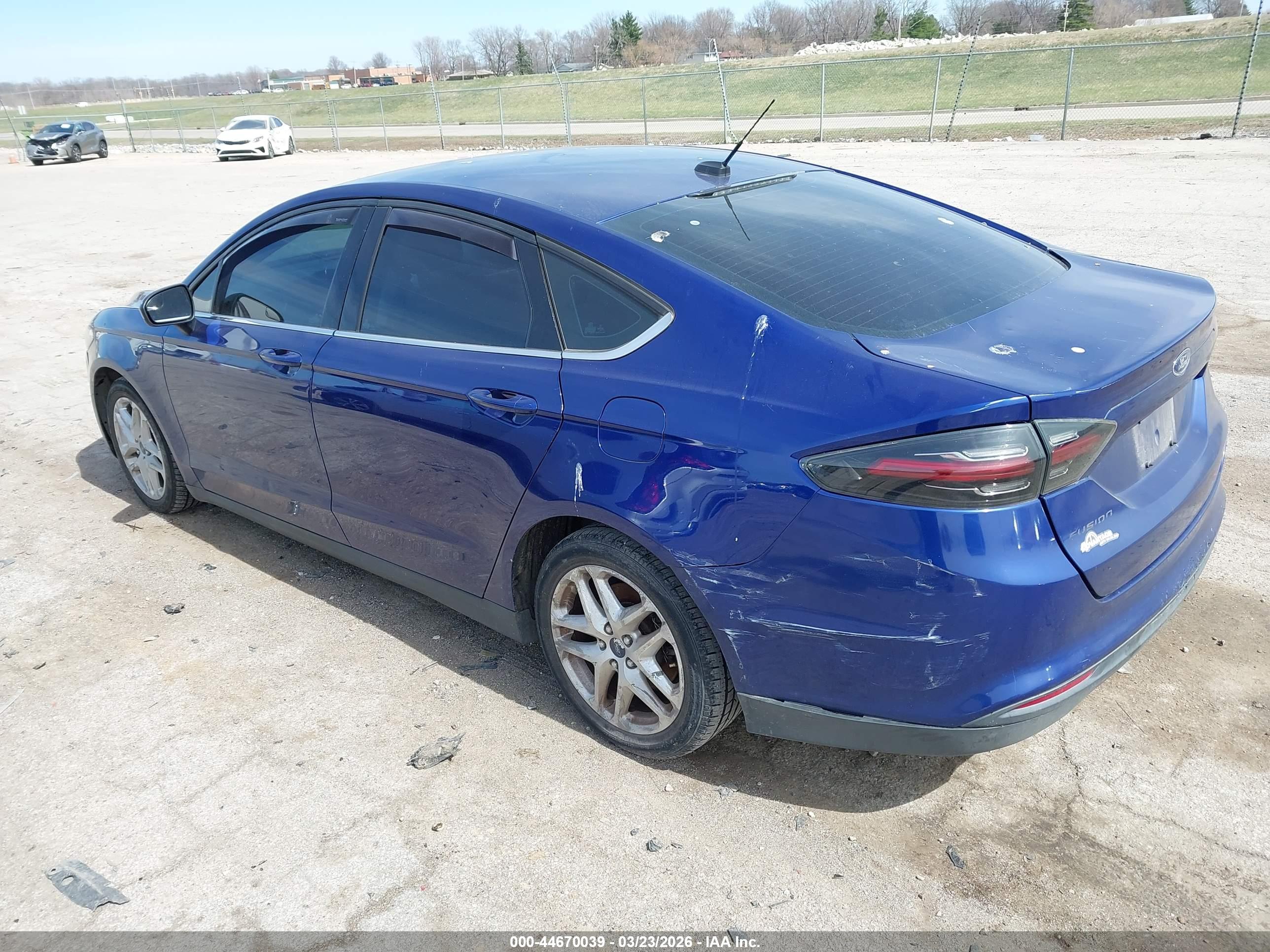FORD FUSION image 3
