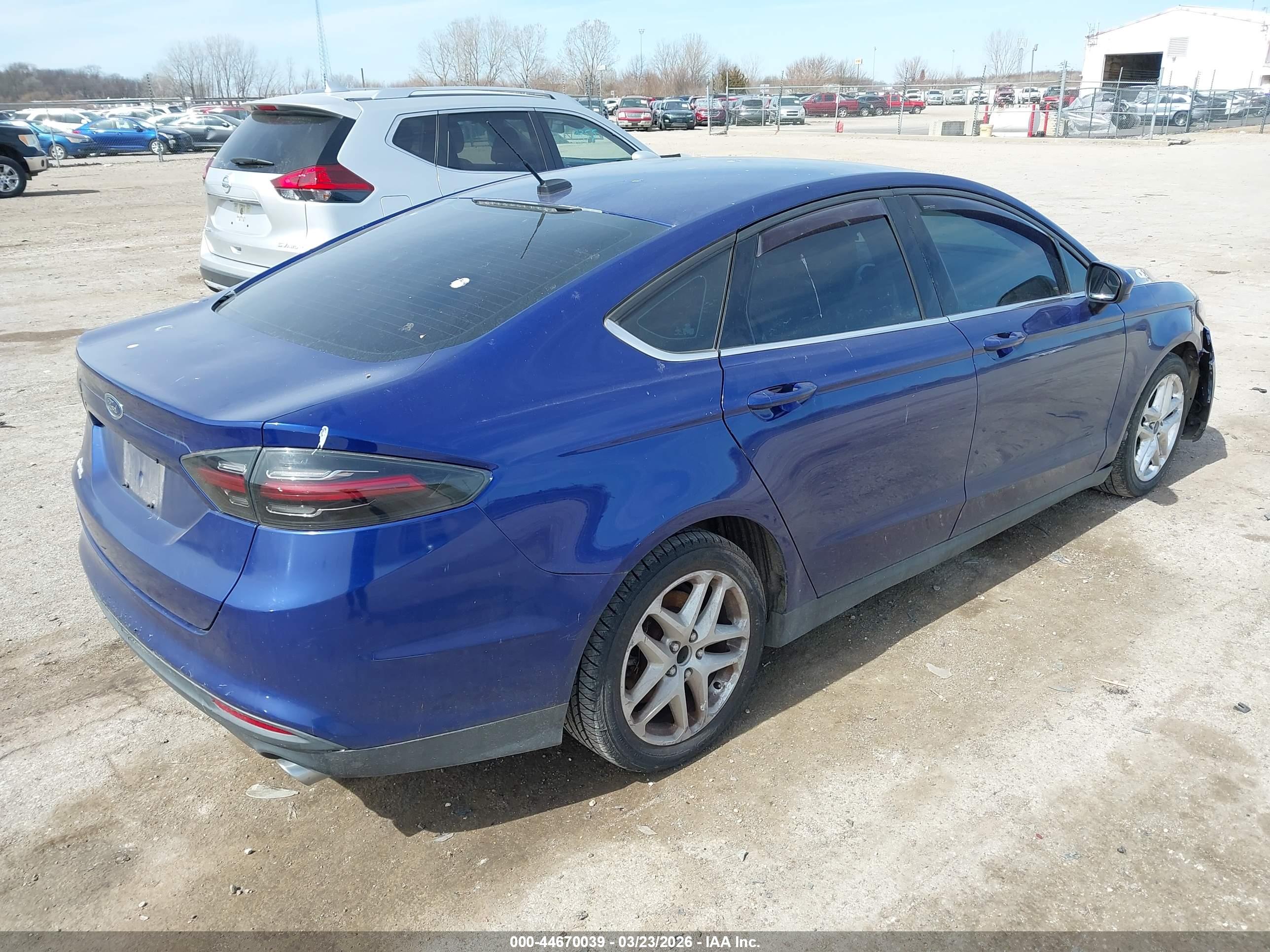 FORD FUSION image 4