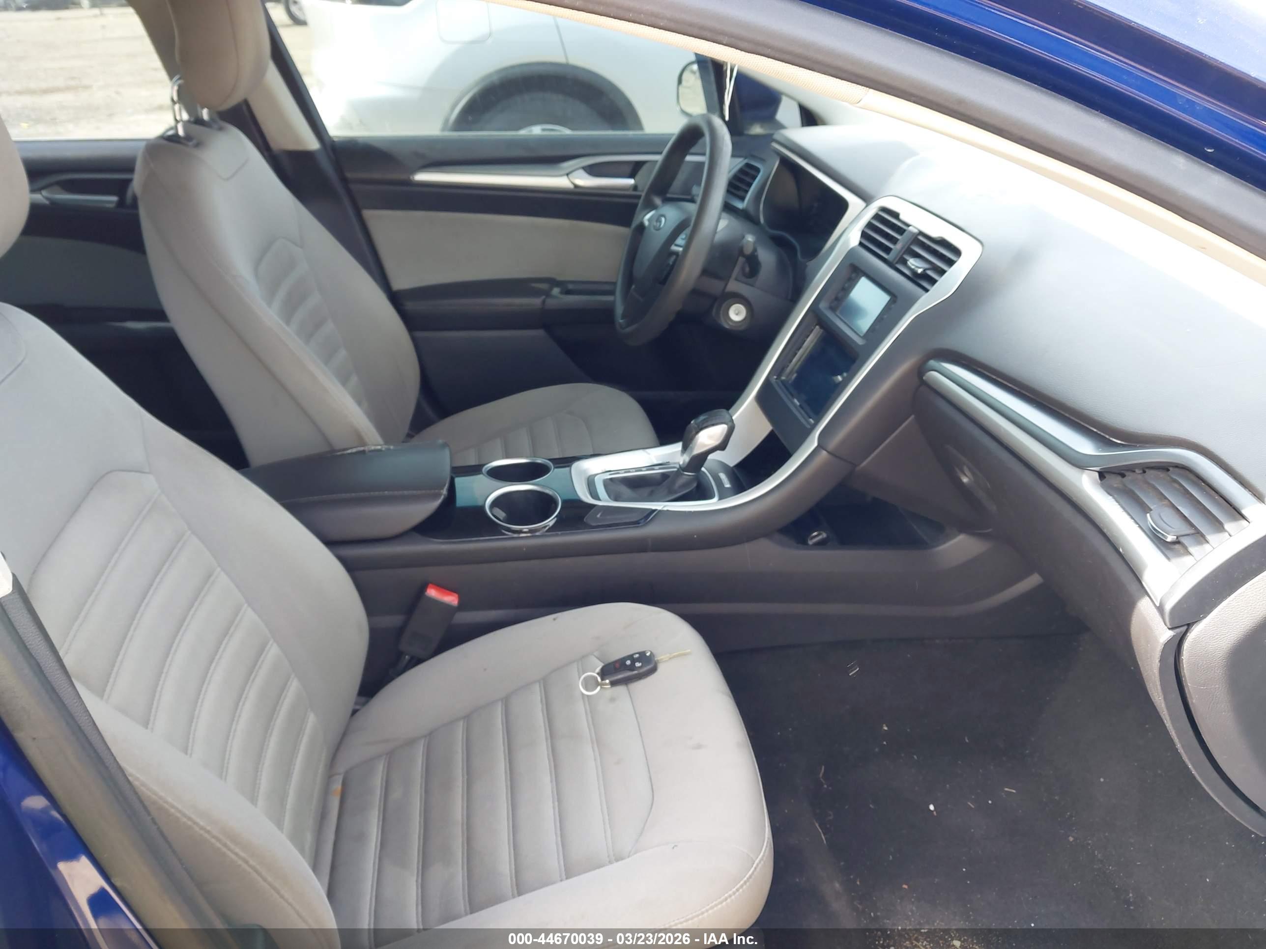 FORD FUSION image 5