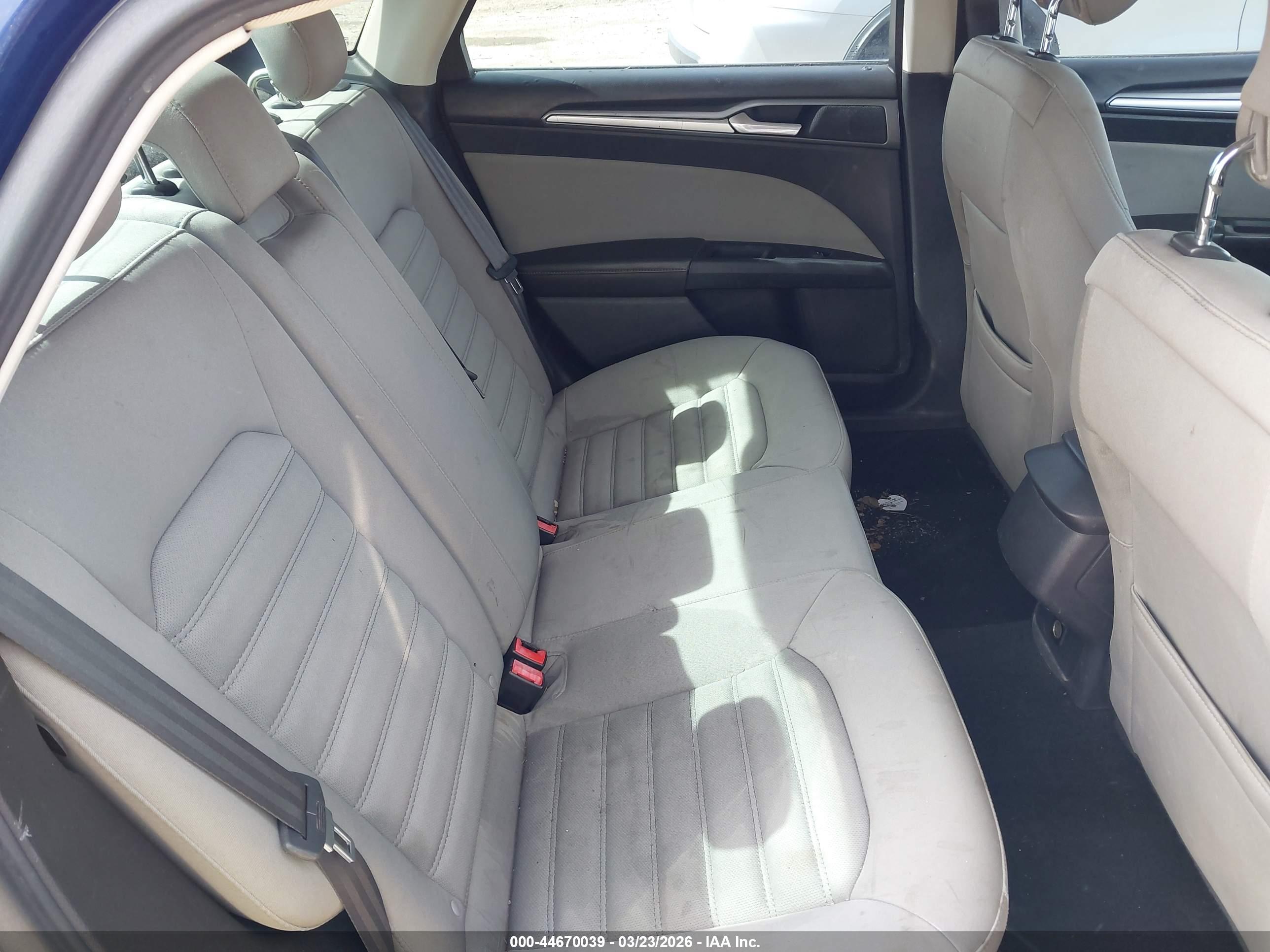 FORD FUSION image 8