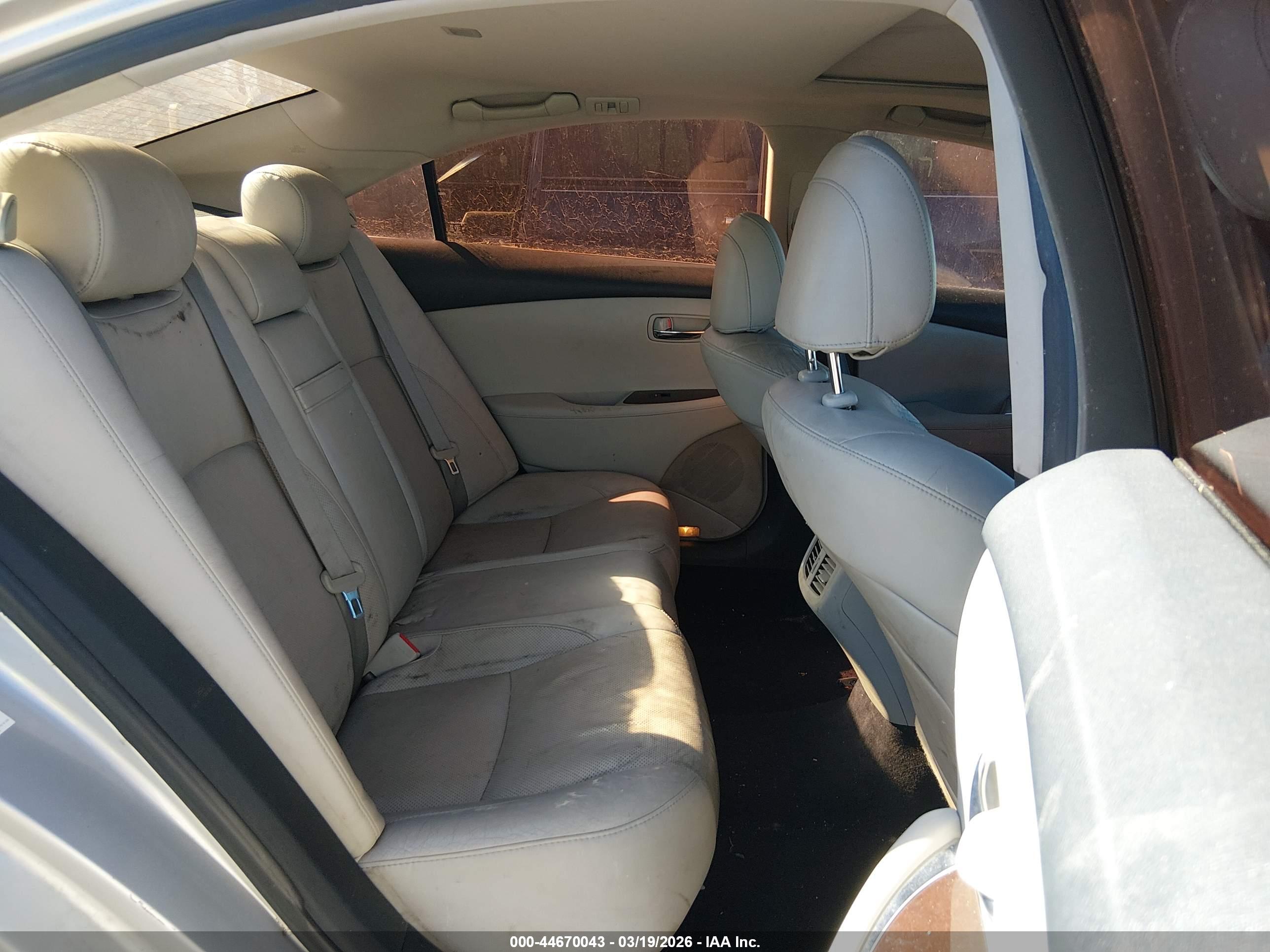 LEXUS ES image 8