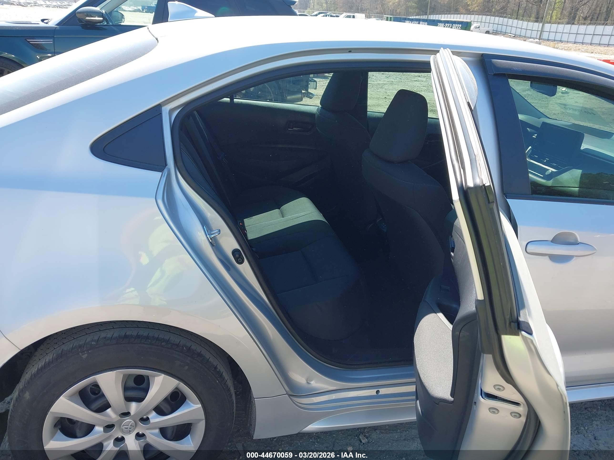 TOYOTA COROLLA image 8