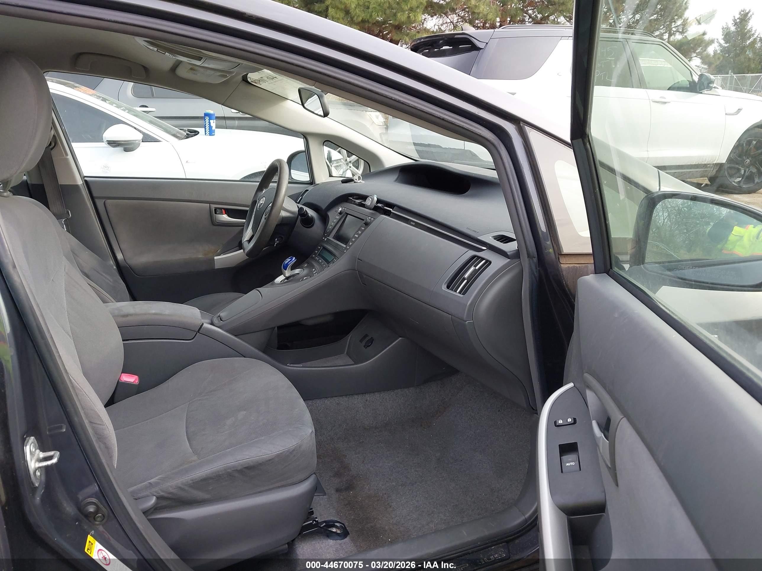 TOYOTA PRIUS image 5