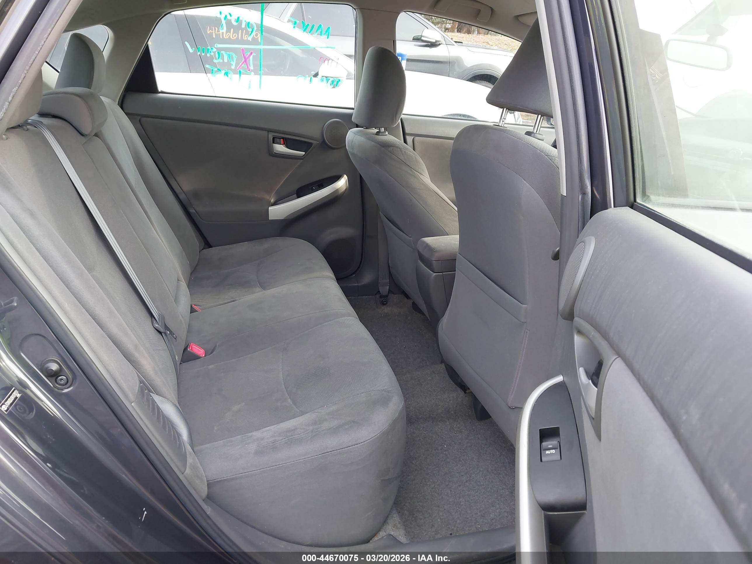 TOYOTA PRIUS image 8