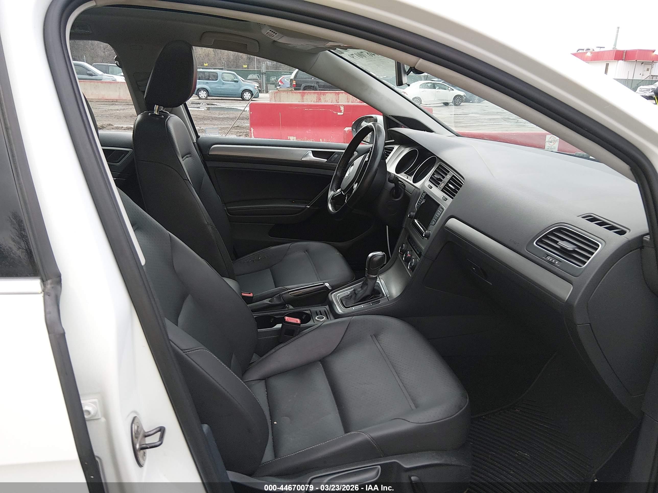 VOLKSWAGEN GOLF image 5