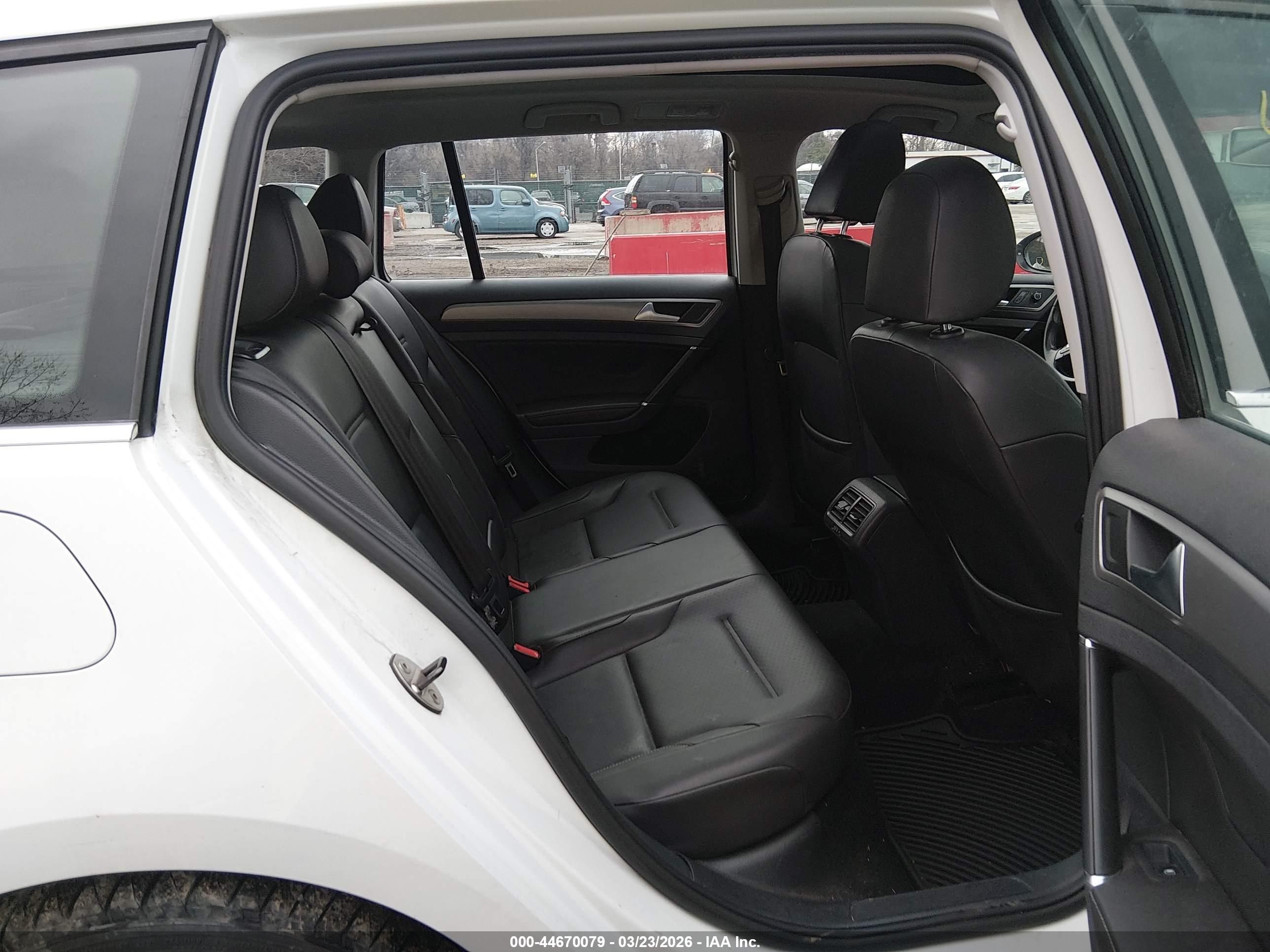 VOLKSWAGEN GOLF image 8