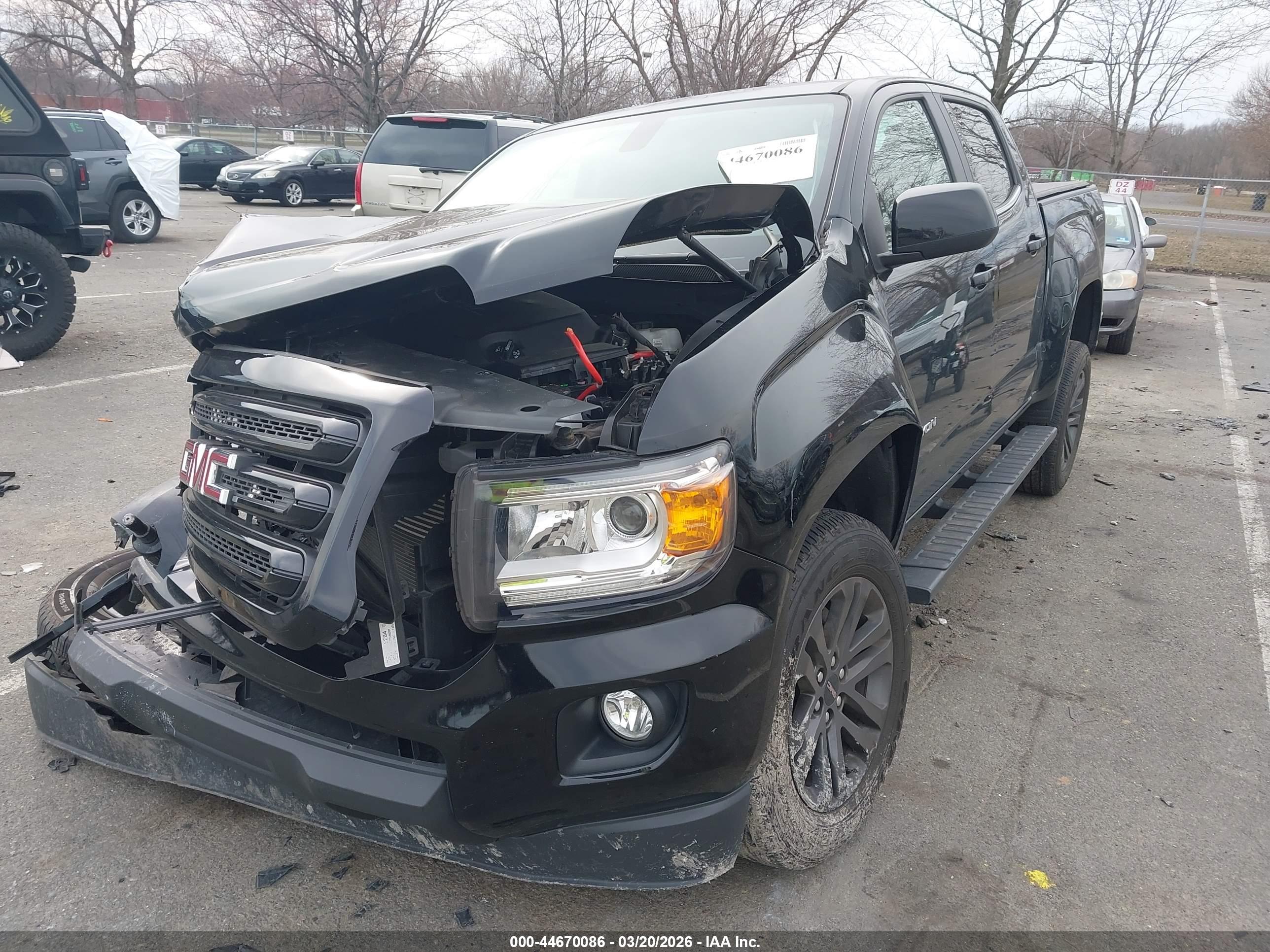 GMC CANYON image 2