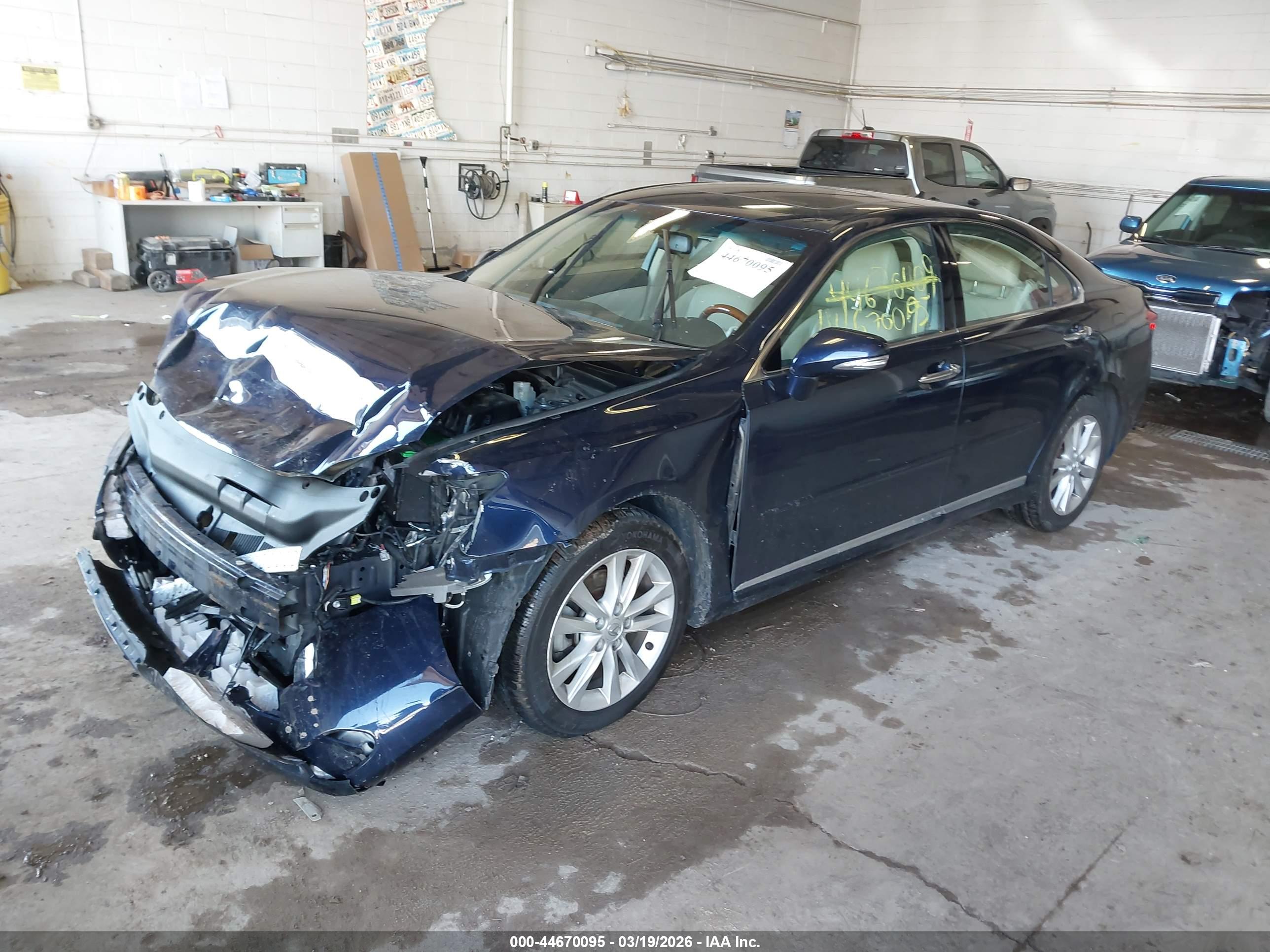 LEXUS ES image 2