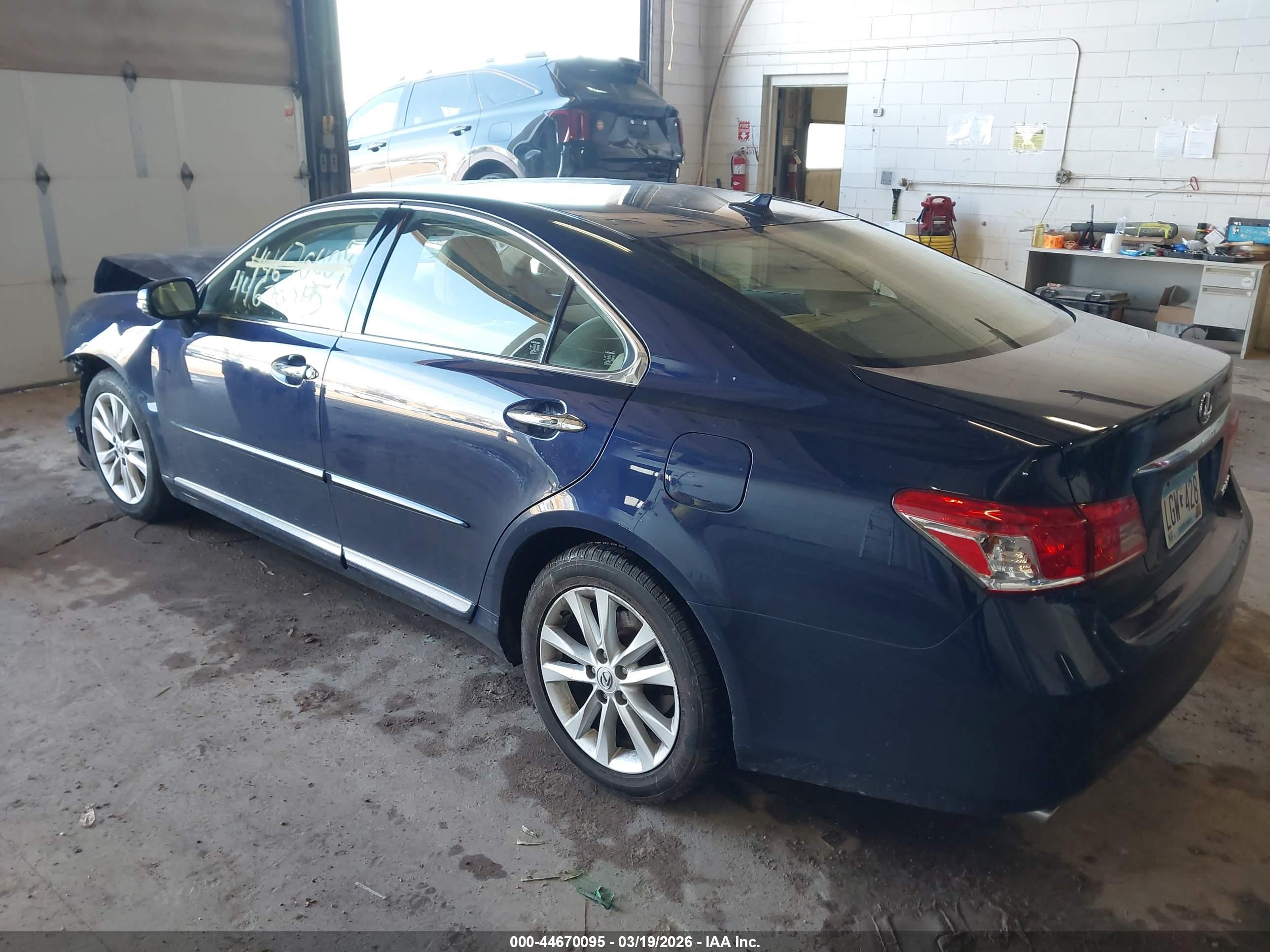 LEXUS ES image 3