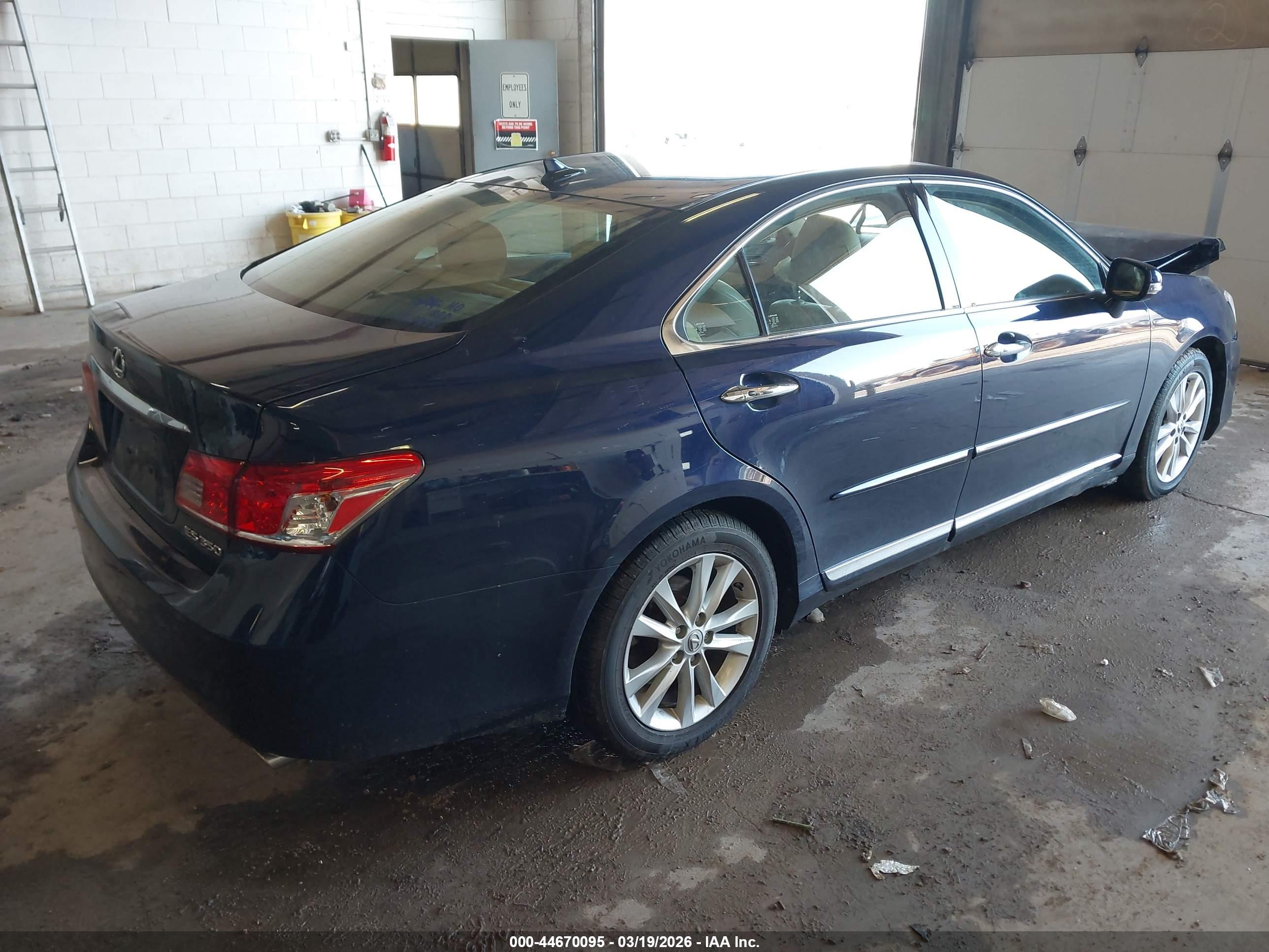 LEXUS ES image 4