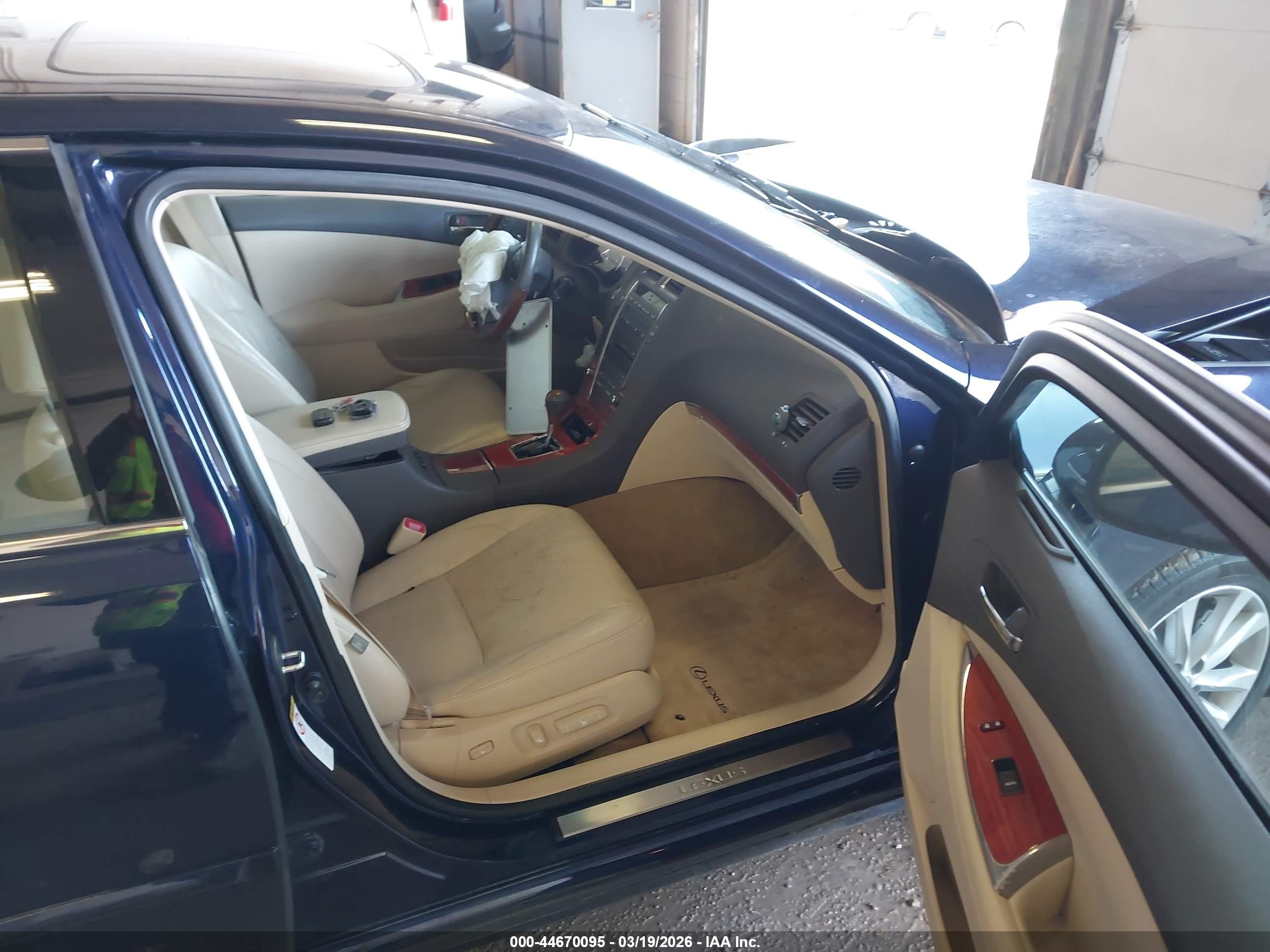 LEXUS ES image 5
