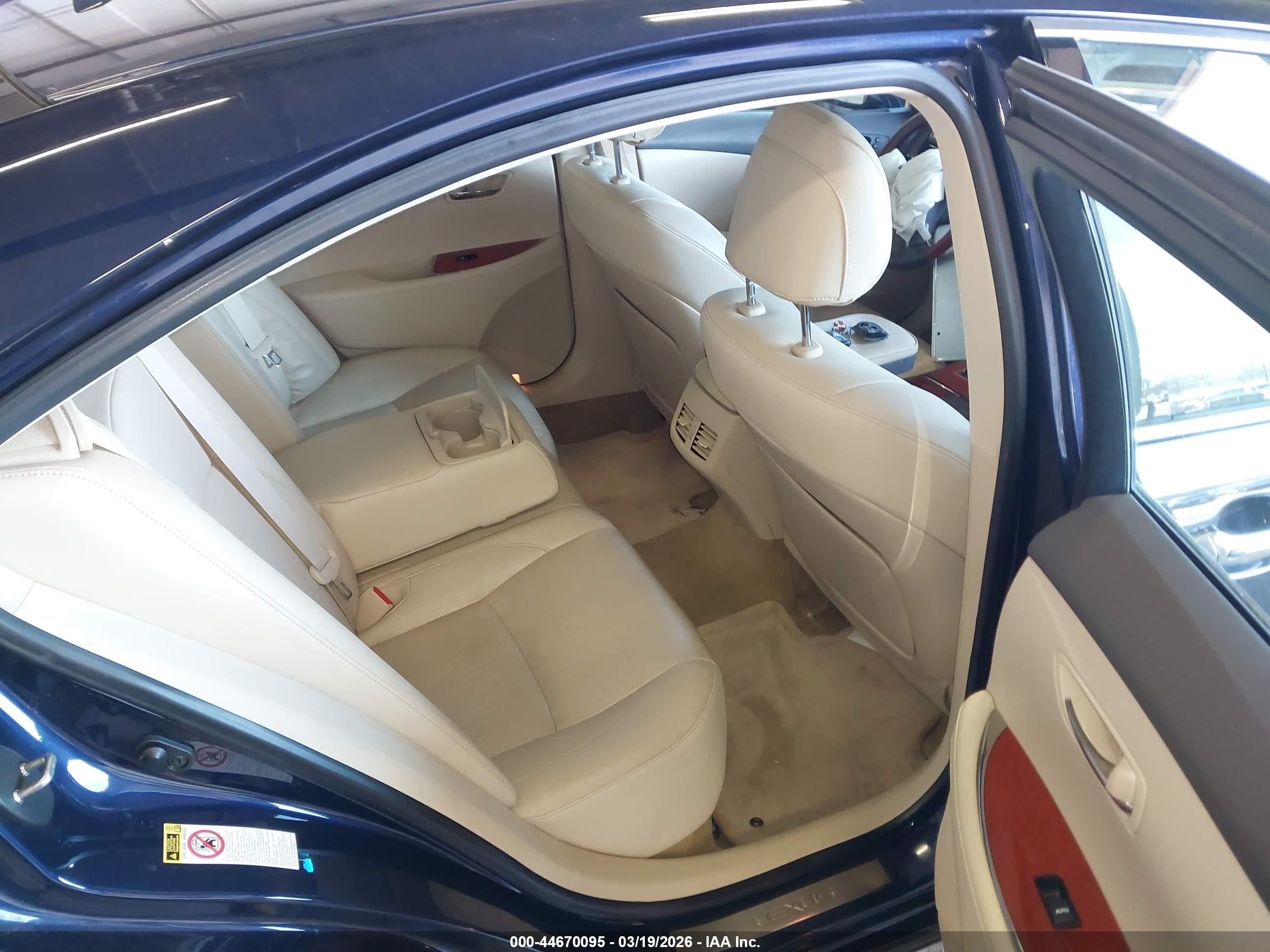 LEXUS ES image 8