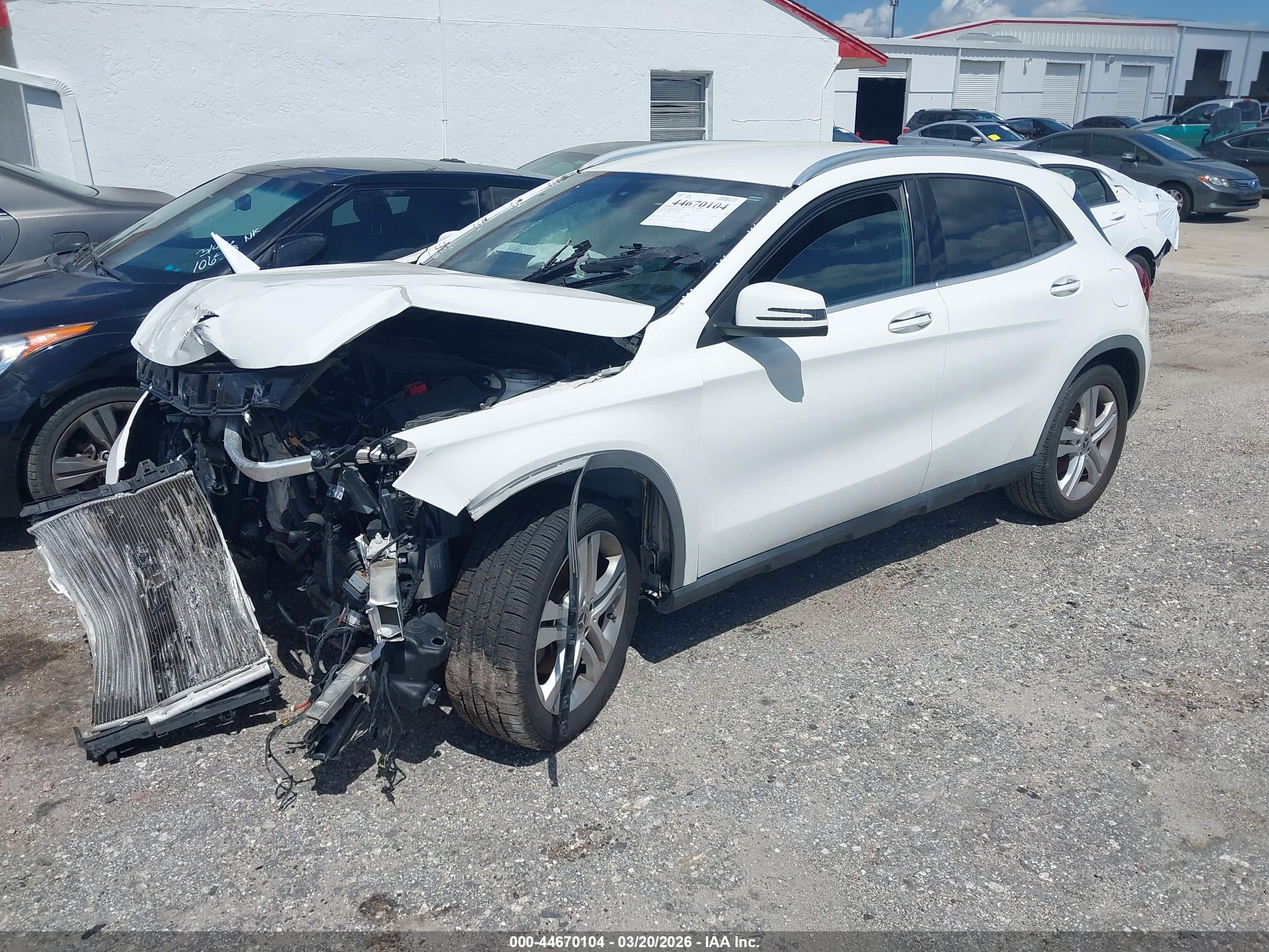 MERCEDES-BENZ GLA image 2