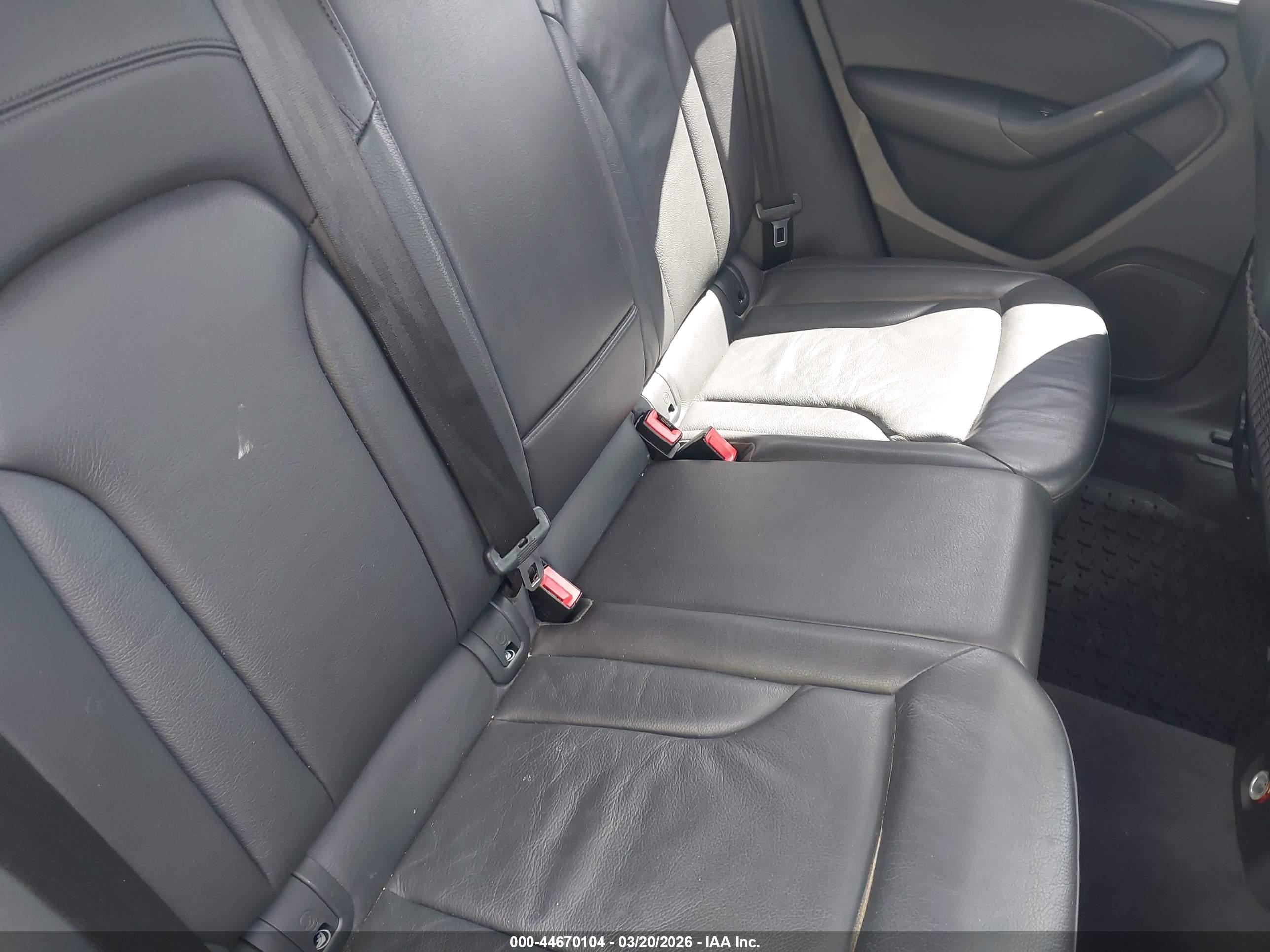 MERCEDES-BENZ GLA image 8