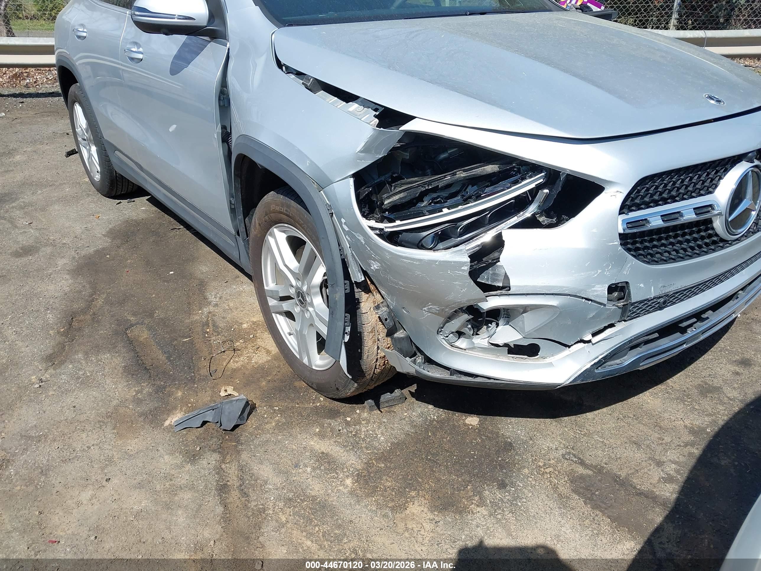 MERCEDES-BENZ GLA image 6