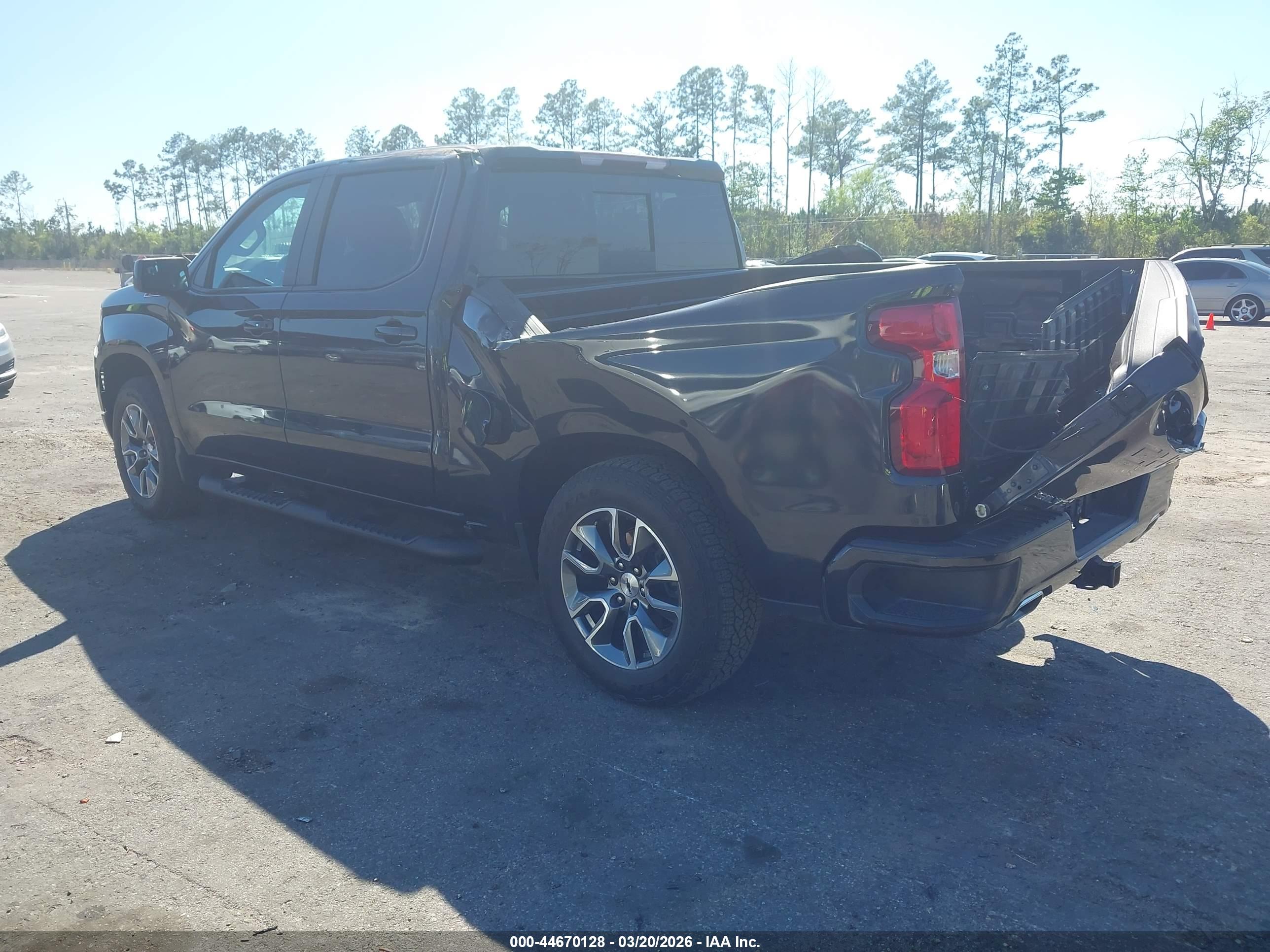 CHEVROLET SILVERADO image 3